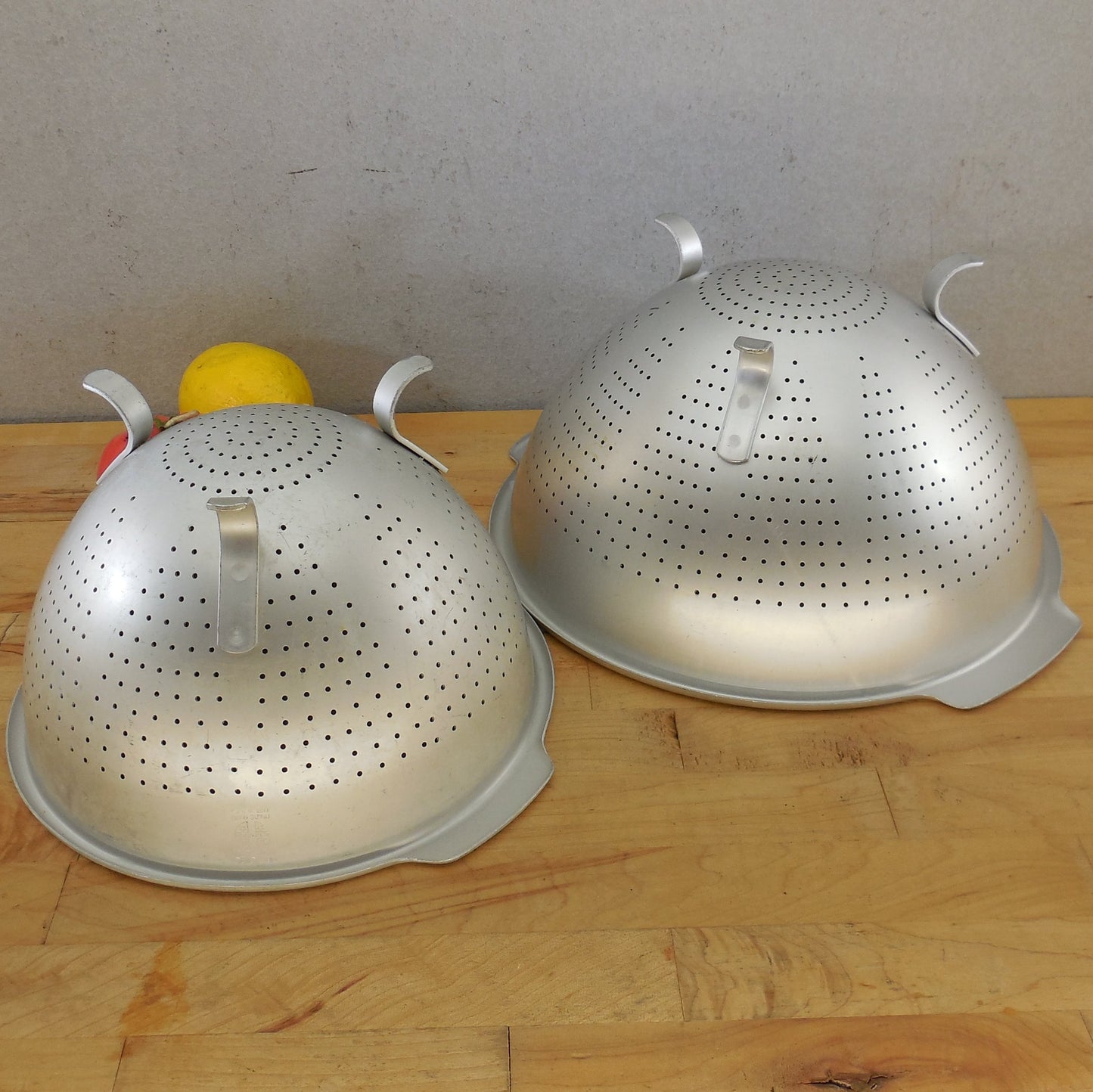 Wear Ever USA Pair Aluminum Colanders Strainer 9" 11" No. 3123 3125 Silver