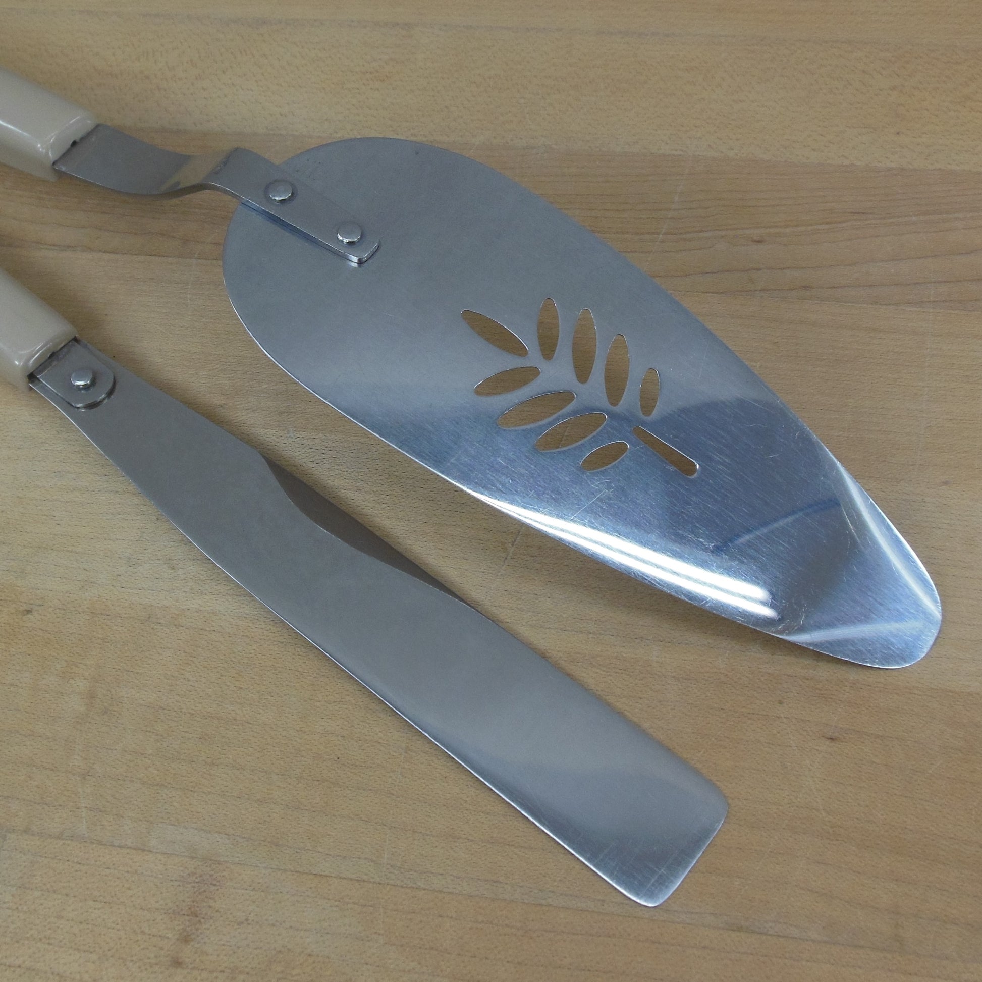 Ekco Flint Harvest Wheat Melamine Tan - Stainless Cake Server & Icing Knife Used