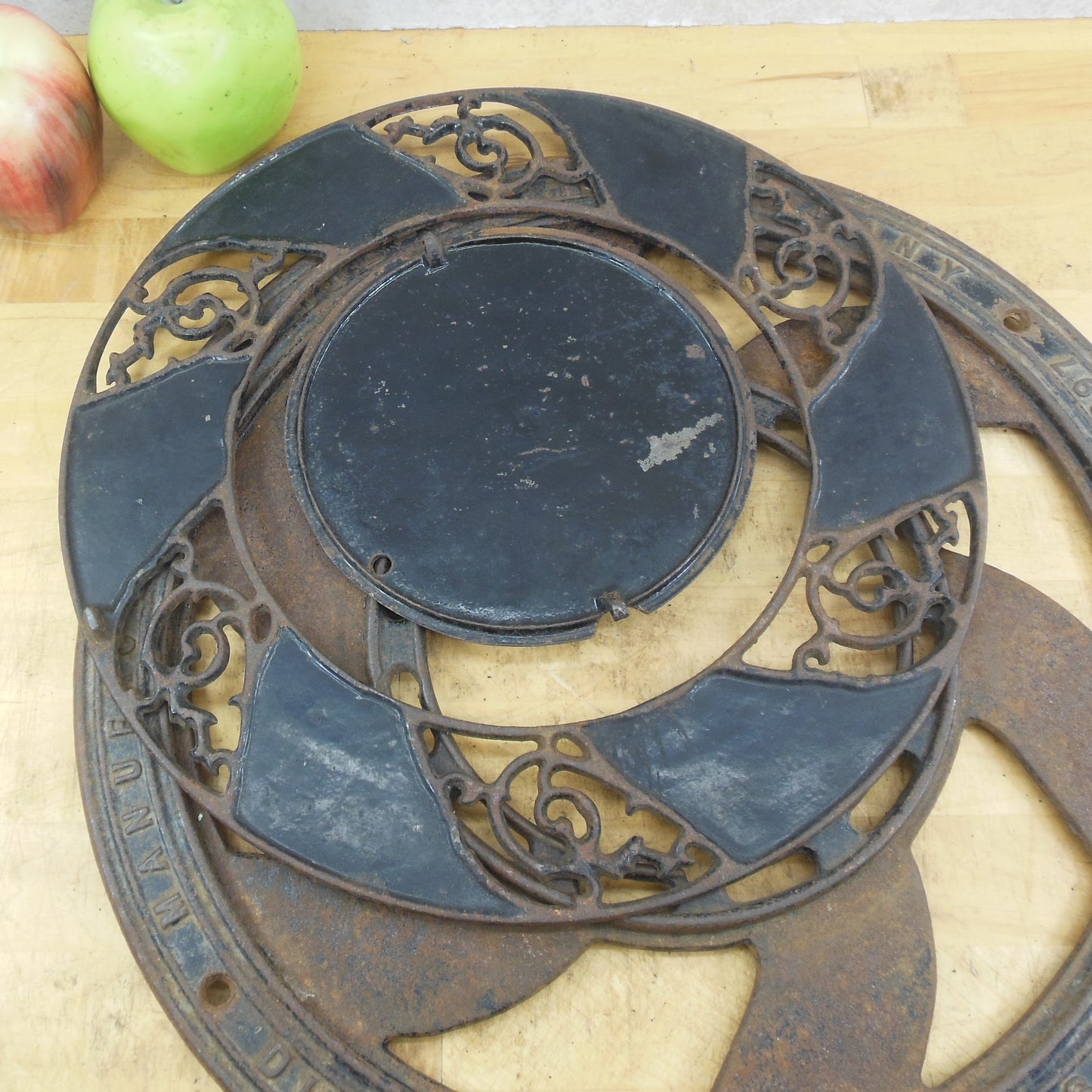 Antique Pat. 1897 Adams Co. Cast Iron Round Floor Grate Register Dubuque Iowa used