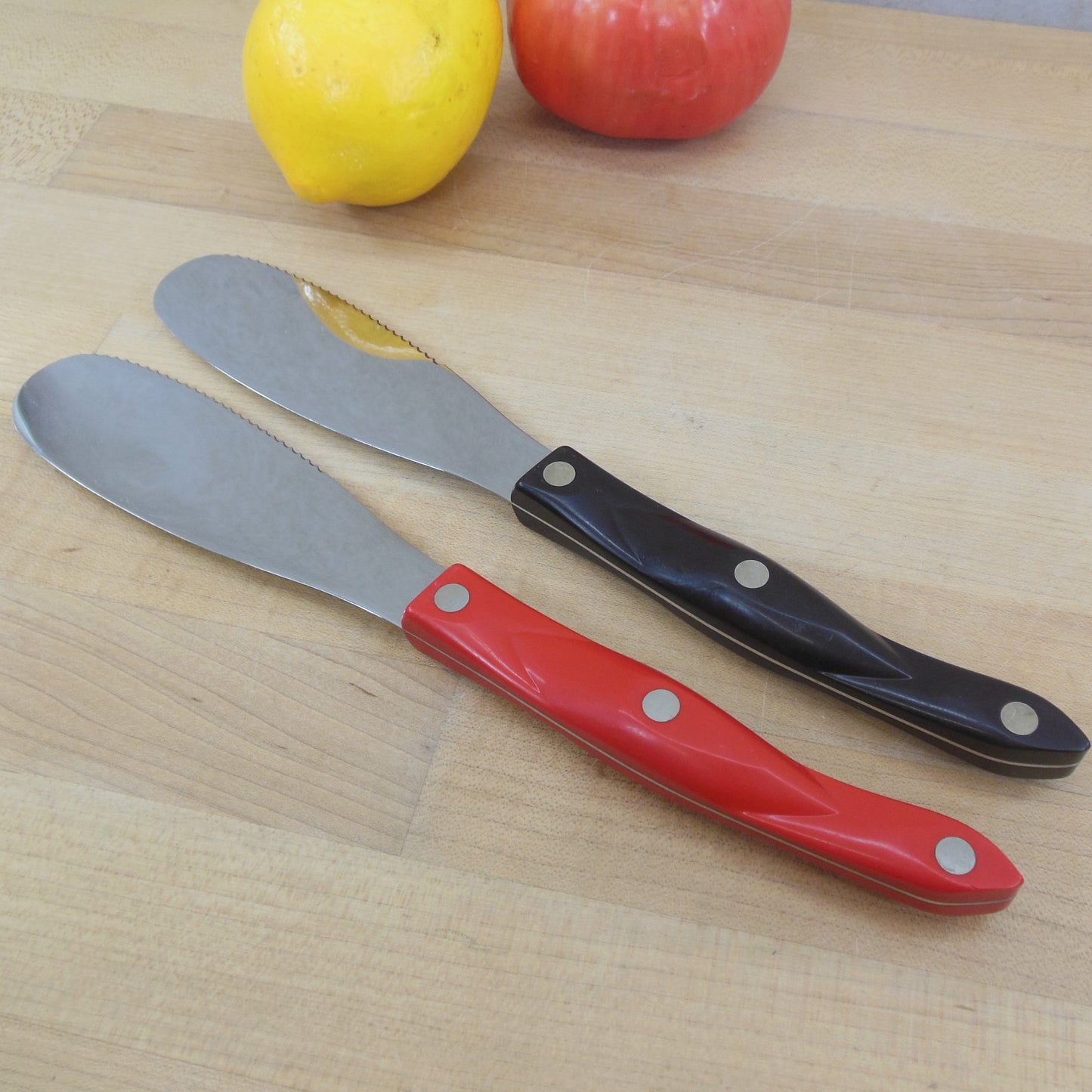 Cutco Pair 1768 Serrated Sandwich Knife Spreader - Red Classic Brown used