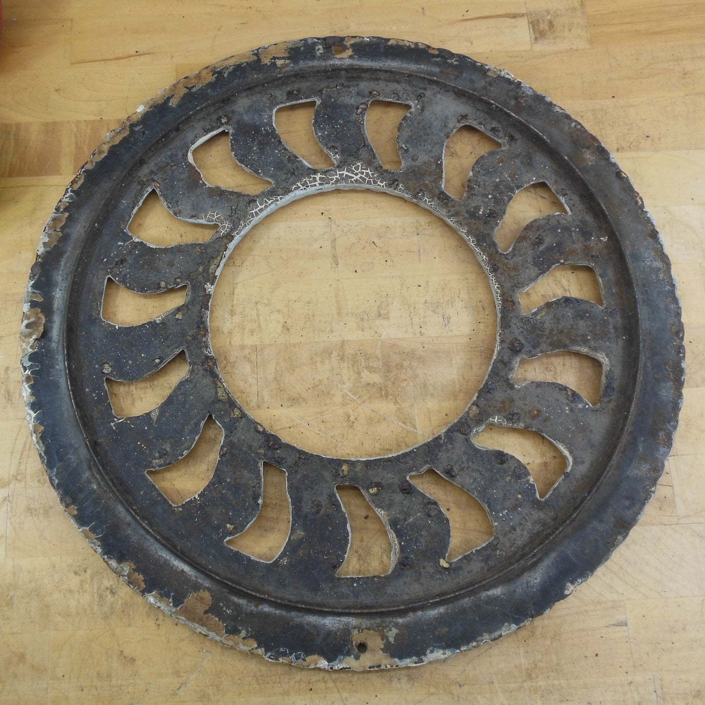 Antique Ornate Cast Iron Round Floor Register Grate Heating Vent Part 15.75" white paint used