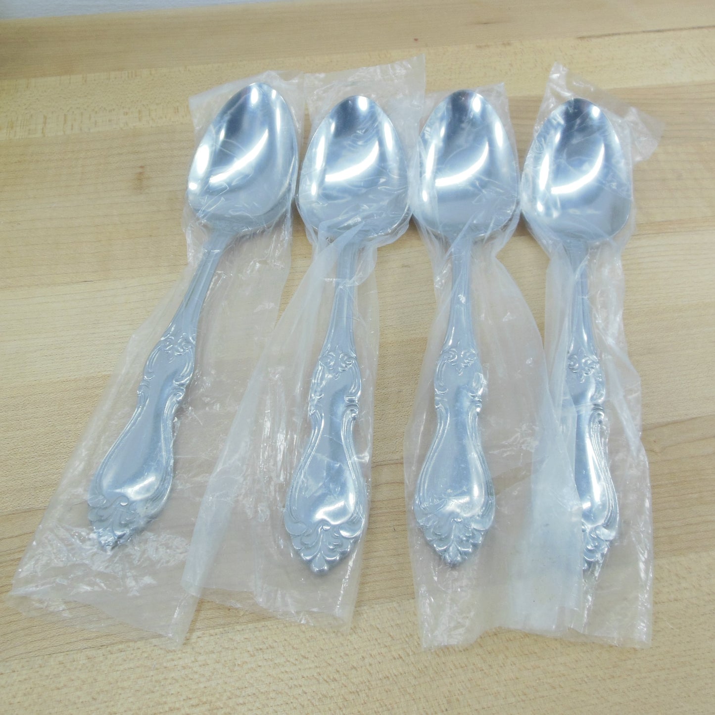 Towle Supreme Cutlery TWS70 NOS Place Soup Spoons - 4 Set Plastic Sleeves