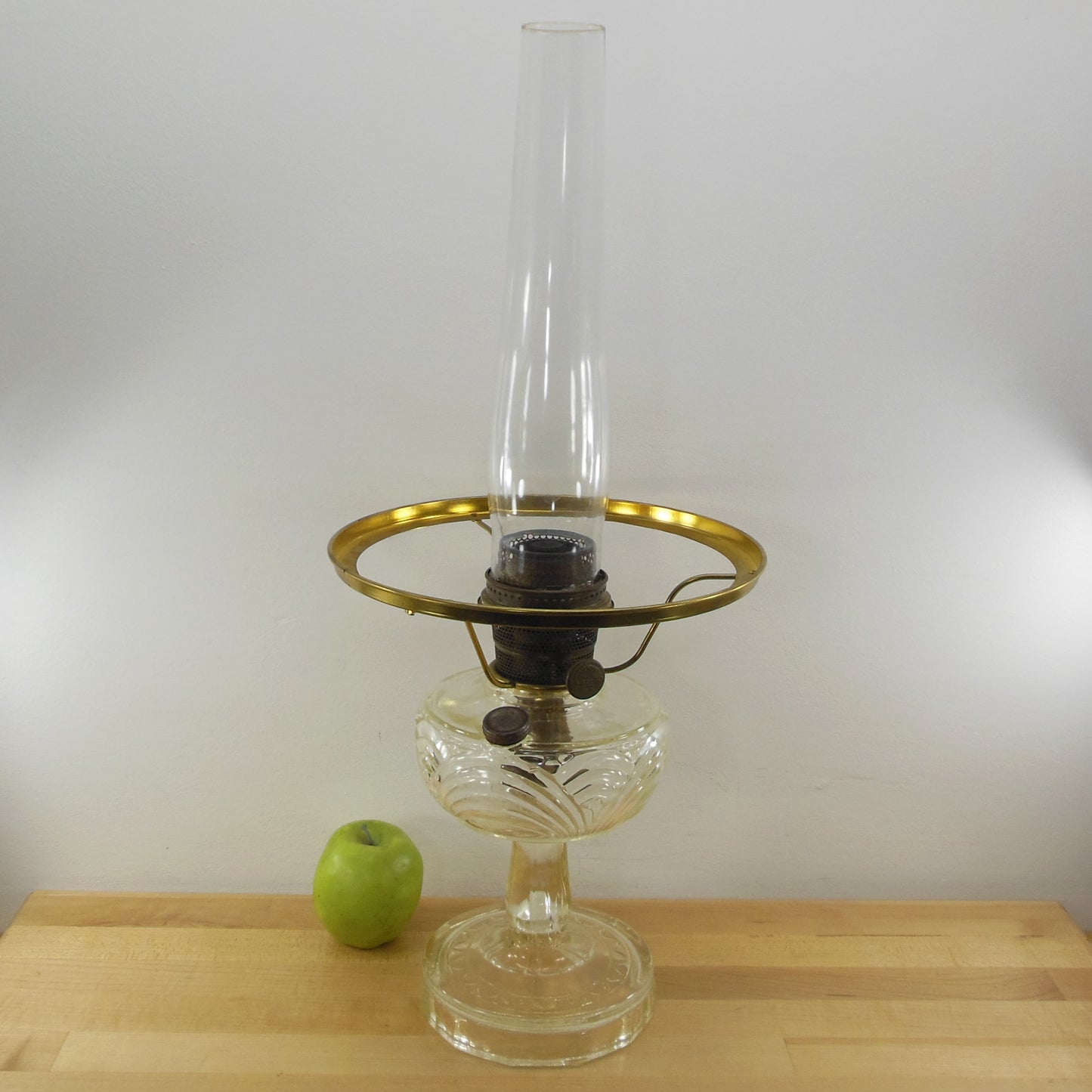 Aladdin Washington Drape Clear Glass Oil Lamp Font & Nu-Type B