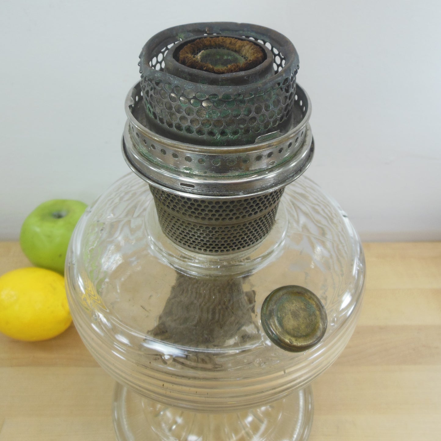 Aladdin Washington B-80 Clear Crystal Beehive Fount & Nu-Type B 1930's