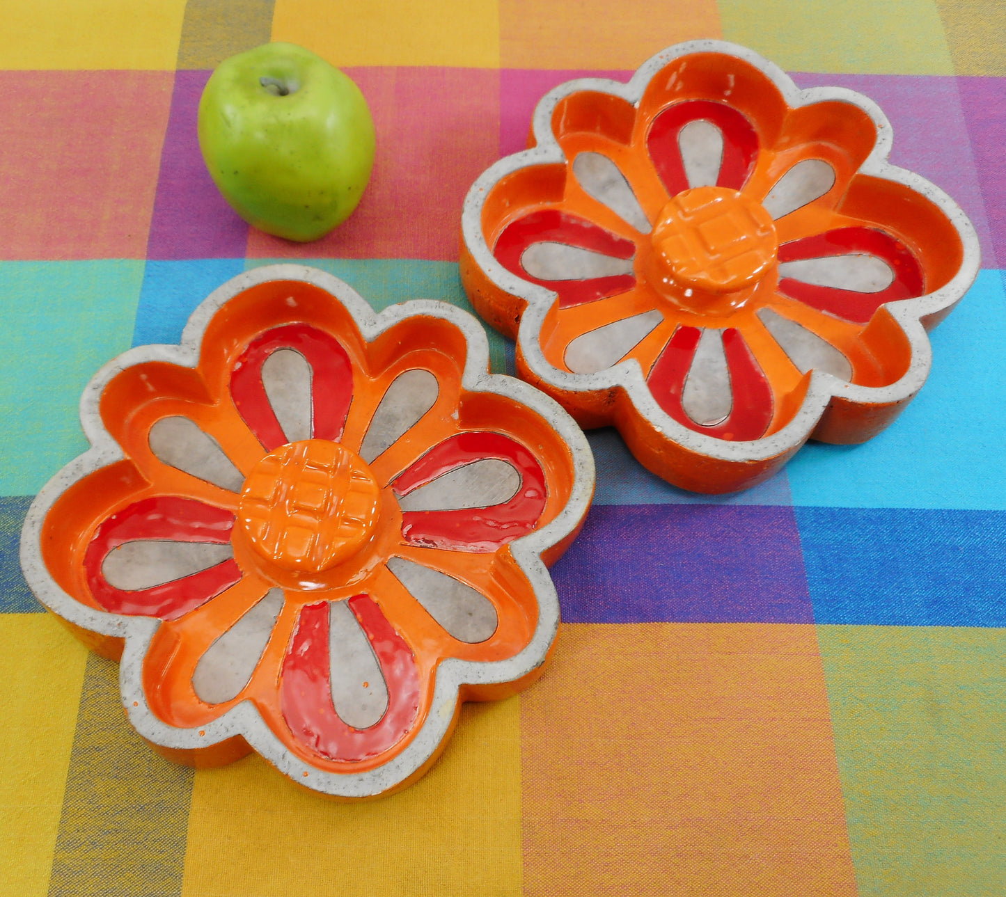 Italy Mid Century Pair Ceramic Pottery Ashtrays Mod Red Orange 8 Petal - Aldo Bitossi Raymor Era