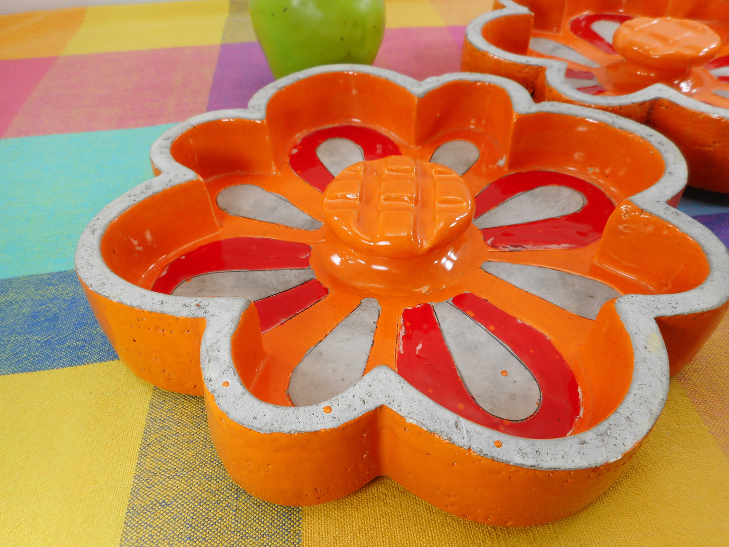 Italy Mid Century Pair Ceramic Pottery Ashtrays Mod Red Orange 8 Petal - Aldo Bitossi Raymor Era Vintage