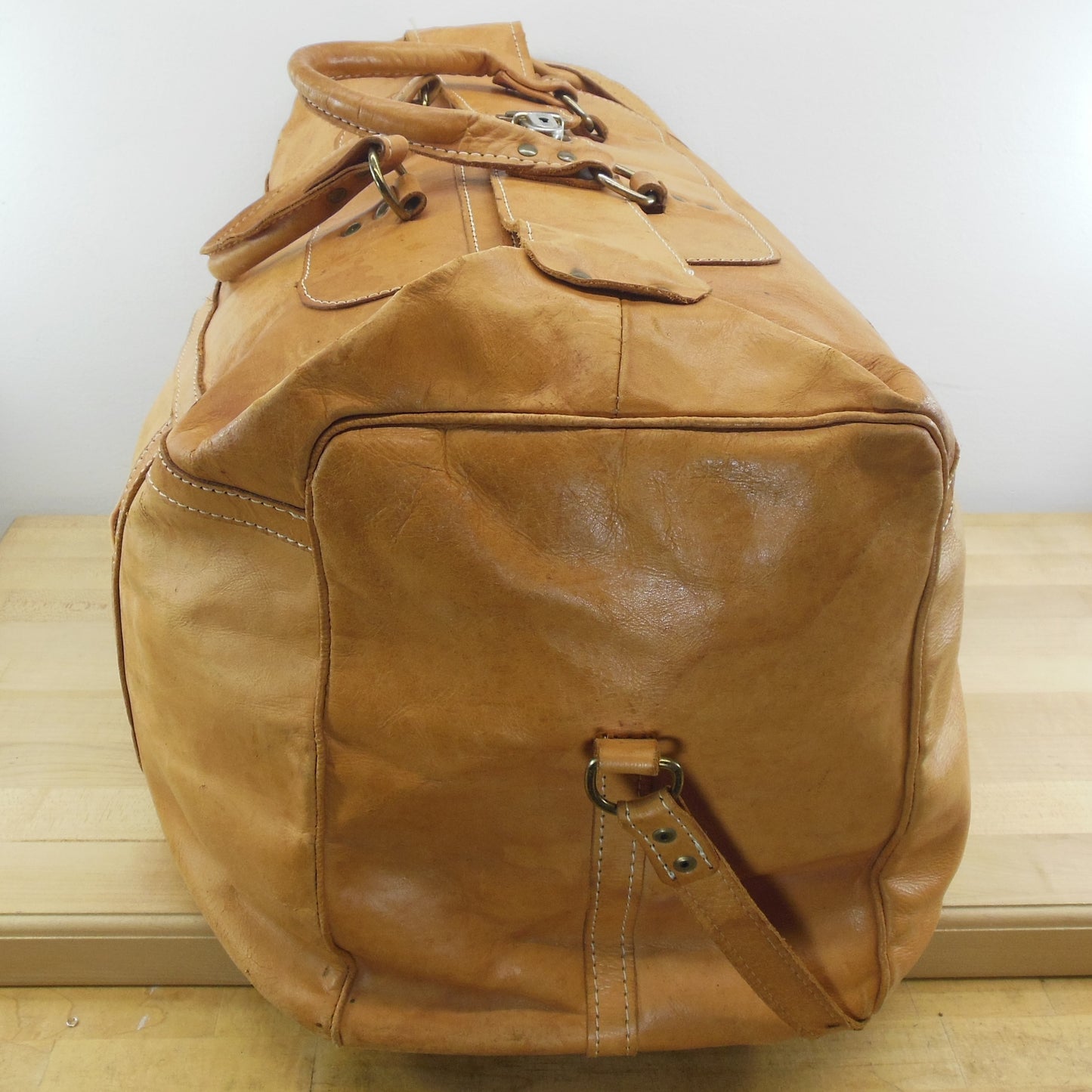 MR Canoa Industria Argentina Natural Leather Large Duffel Travel bag Side View