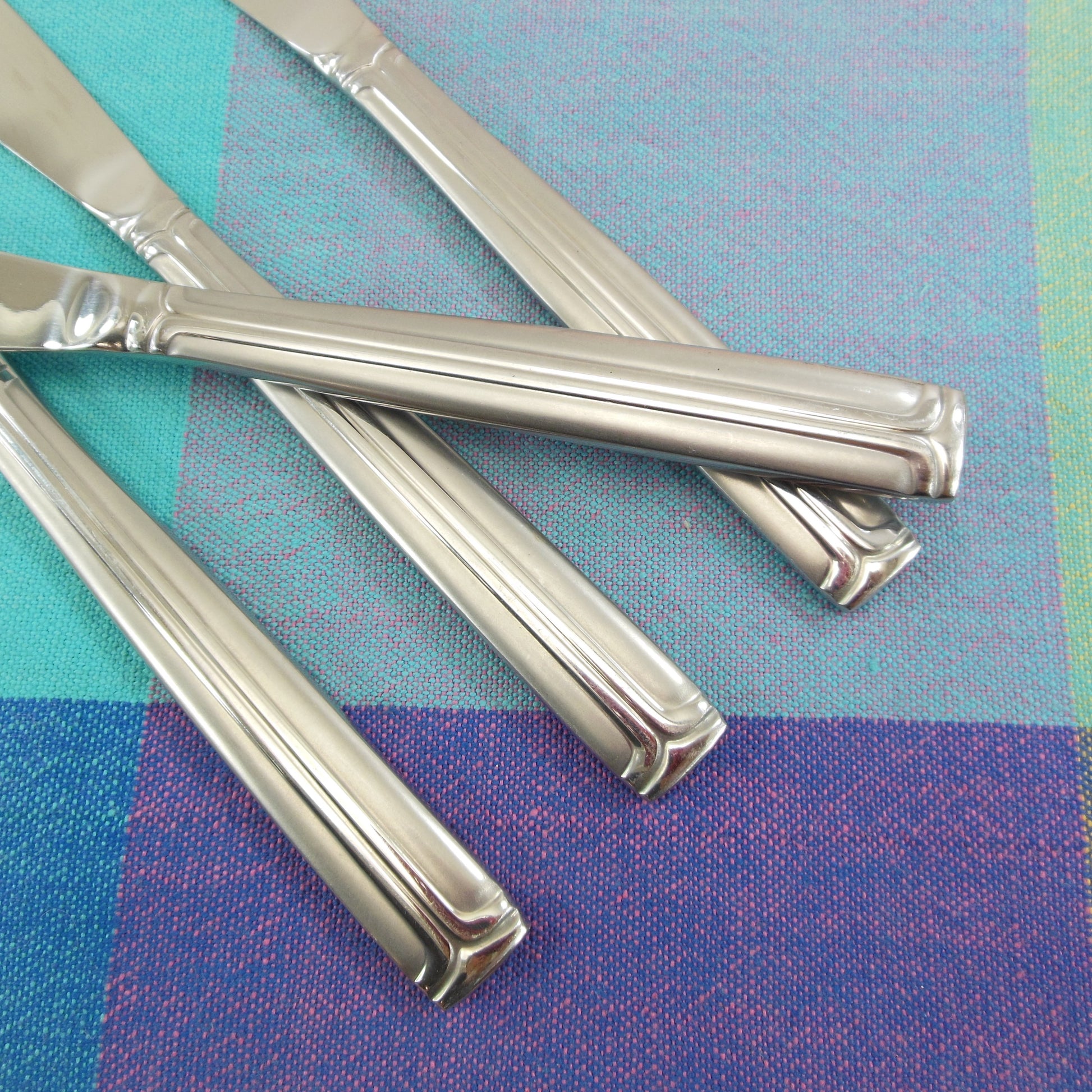 Lorenza Italy Casa Lorren Bella Stainless Flatware - 4 Dinner Knives Used
