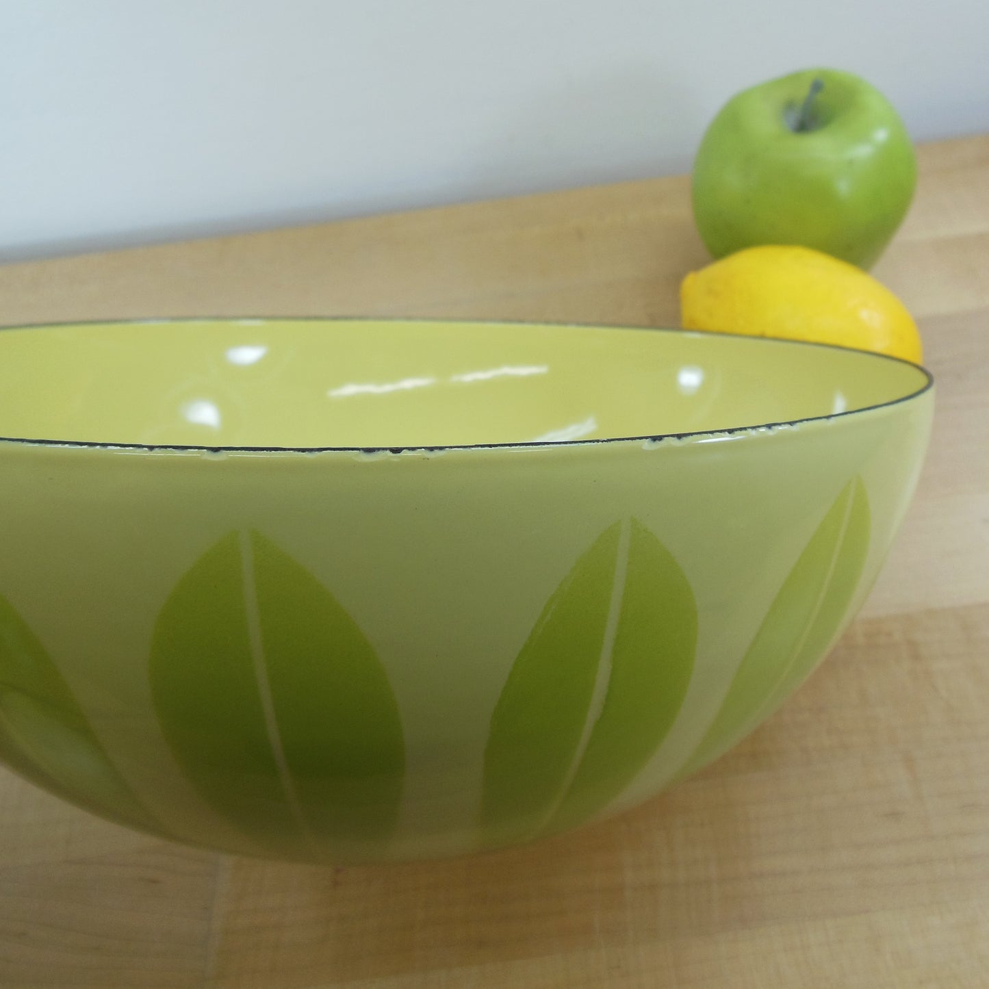 Cathrineholm Norway Enamelware Bowl Rare Green Lime Yellow Lemon Lotus 9" Mid Century