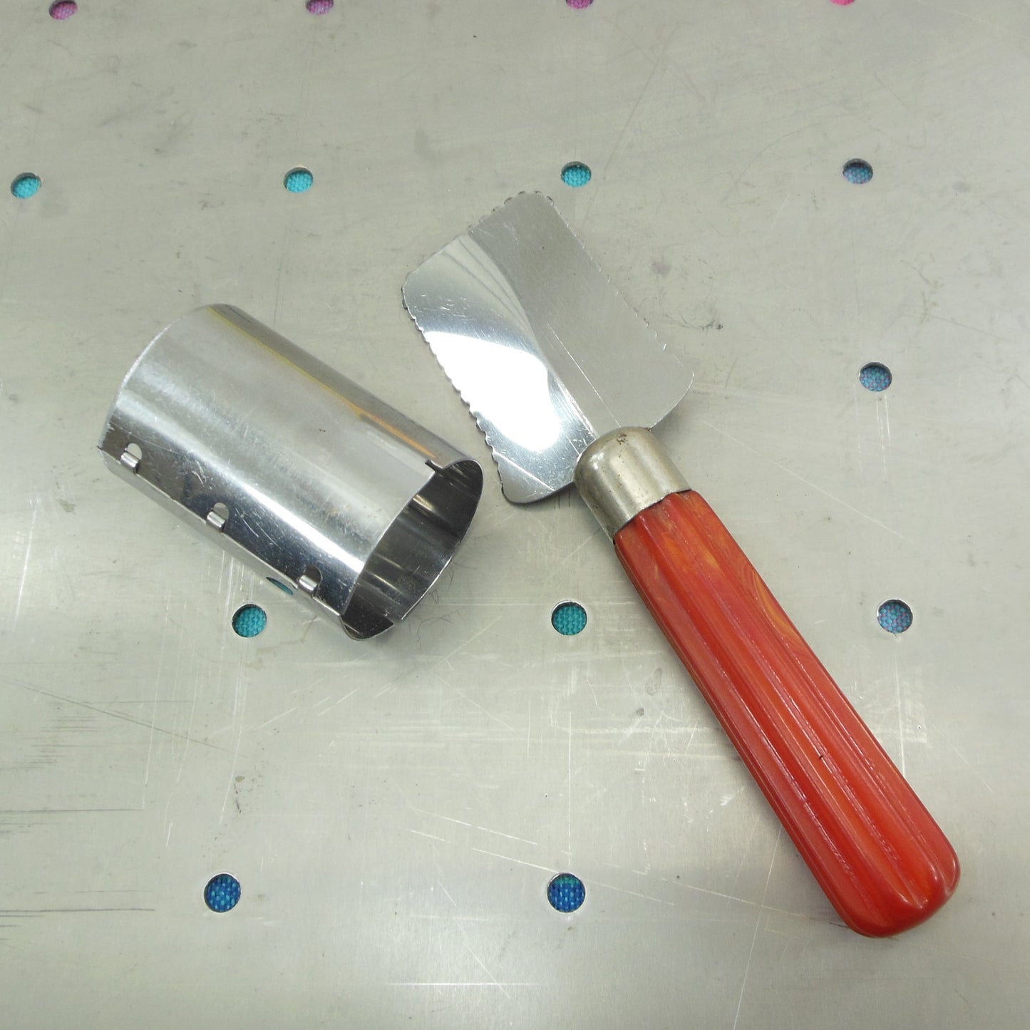 Wizard Stainless Red Bakelite Handle Apple Fruit Corer Vintage Utensil