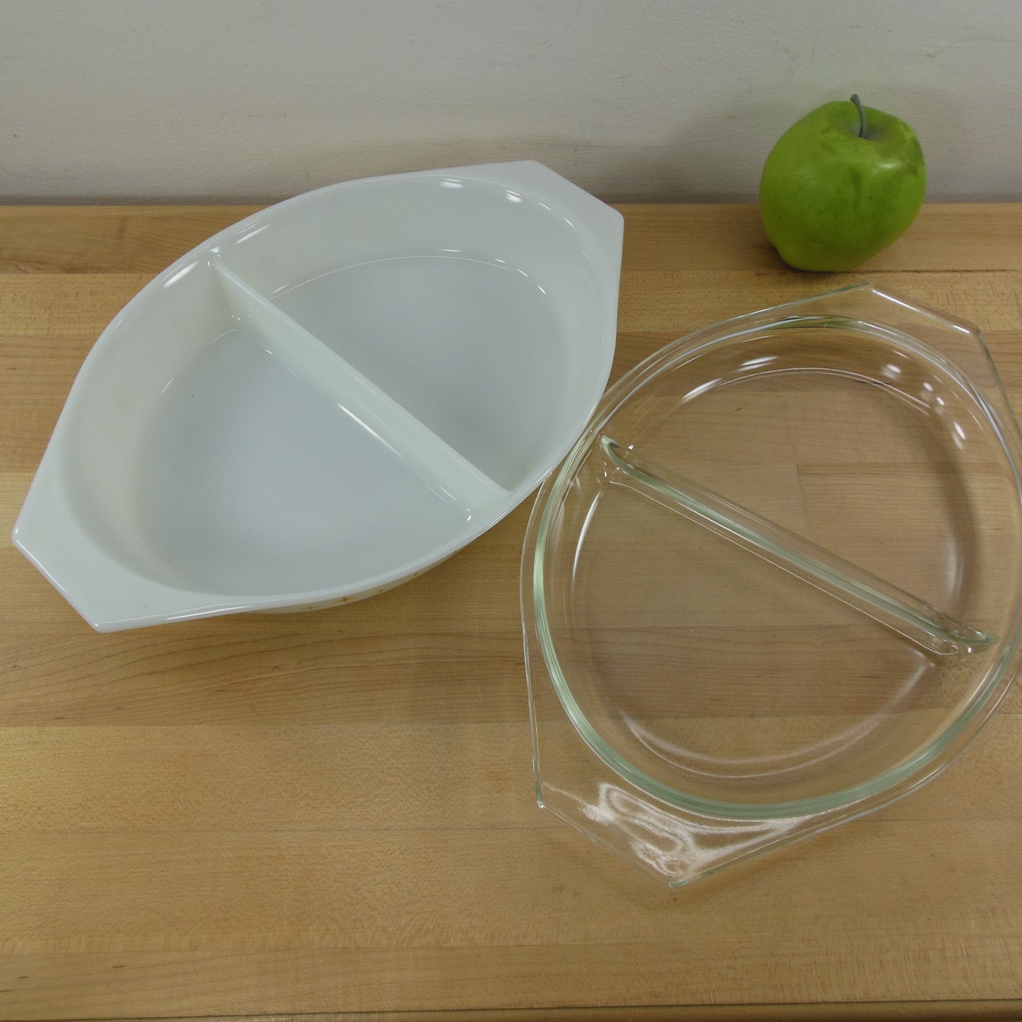Pyrex Glass USA 1959 Constellation Divided Casserole Dish Starburst Clear Lid