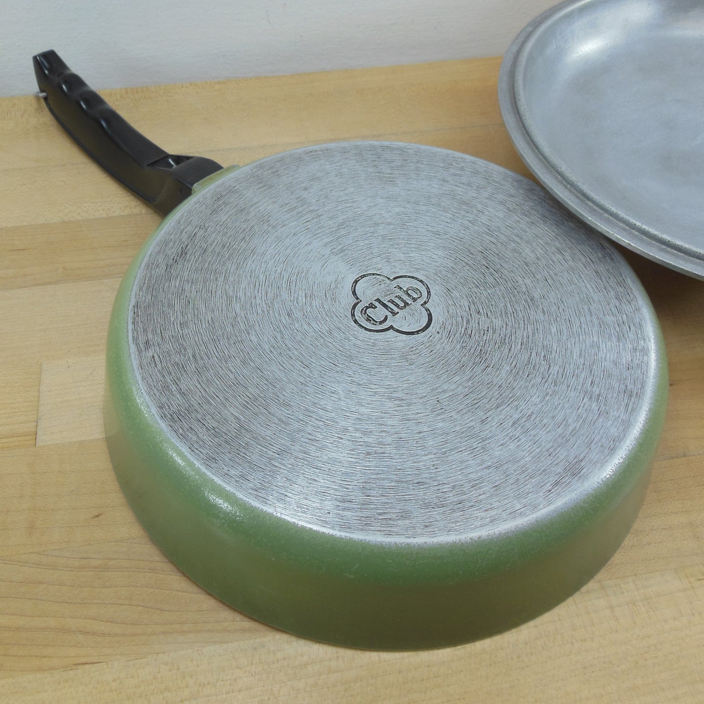 Club Aluminum USA 8" Fry Pan Skillet Avocado Green - Yellow Lid Smooth Bottom Square Knob