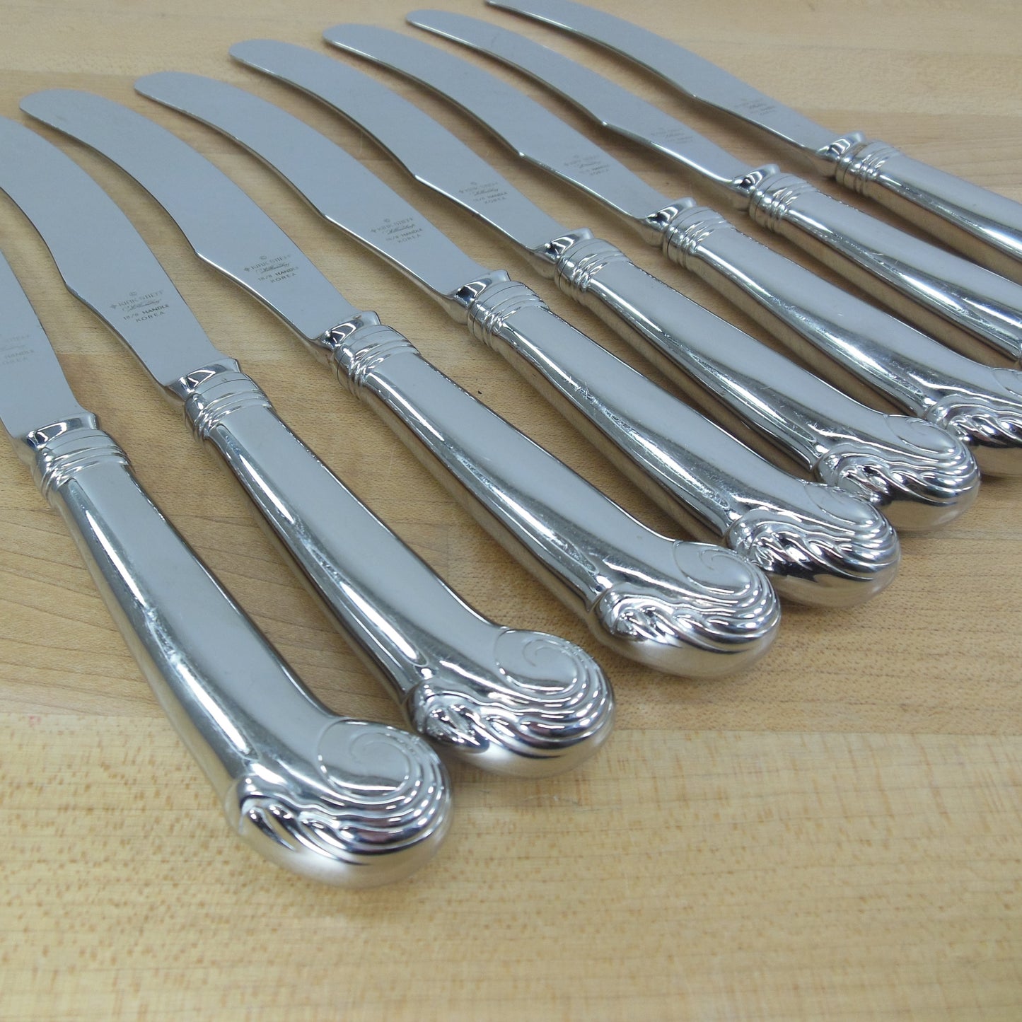 Kirk Stieff Williamsburg Royal Shell Stainless Flatware - 8 Set Dinner Knives Pistol Grip