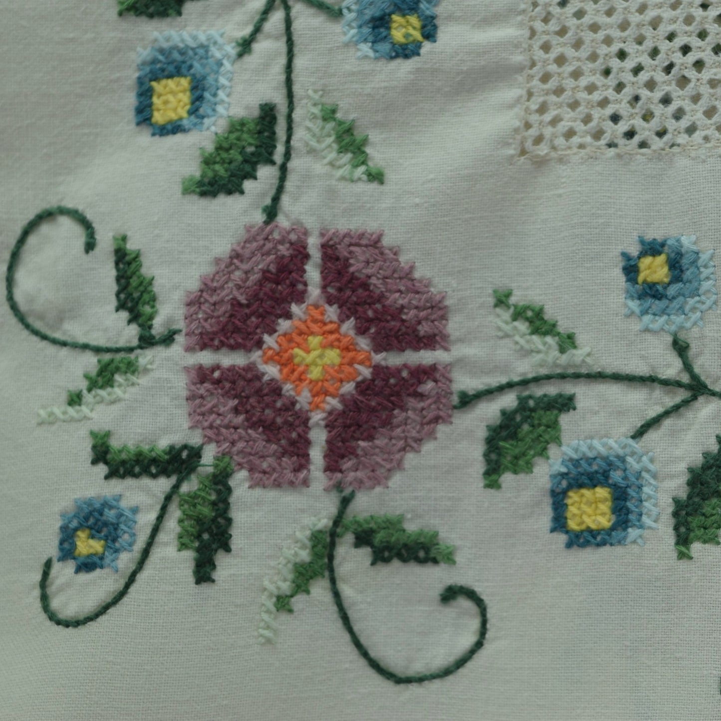 Linen Embroidered Tablecloth Vintage Switzerland 1980s Oval 80" X 83" leaves