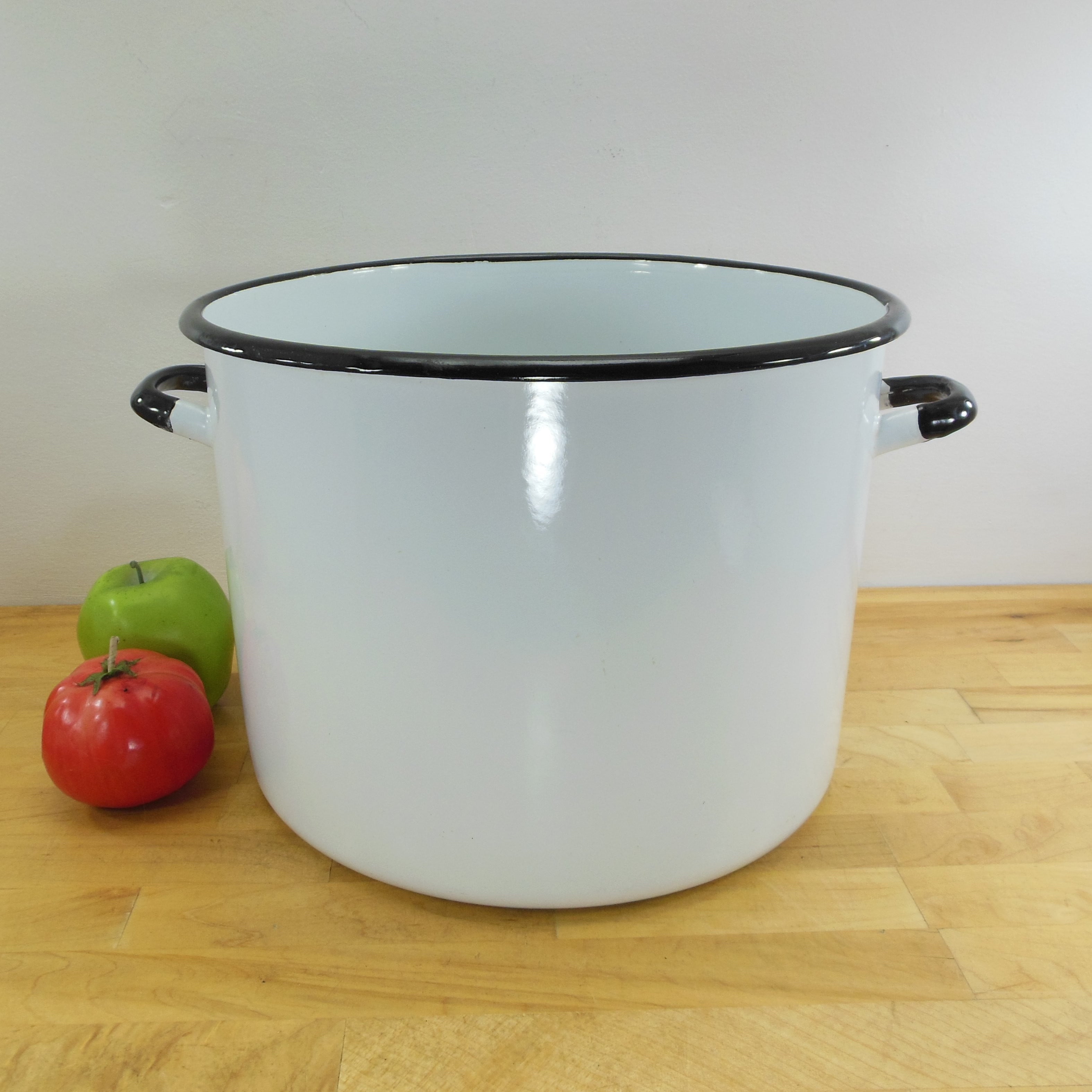 Shake White and Black Enamelware Pot with a Glass Lid