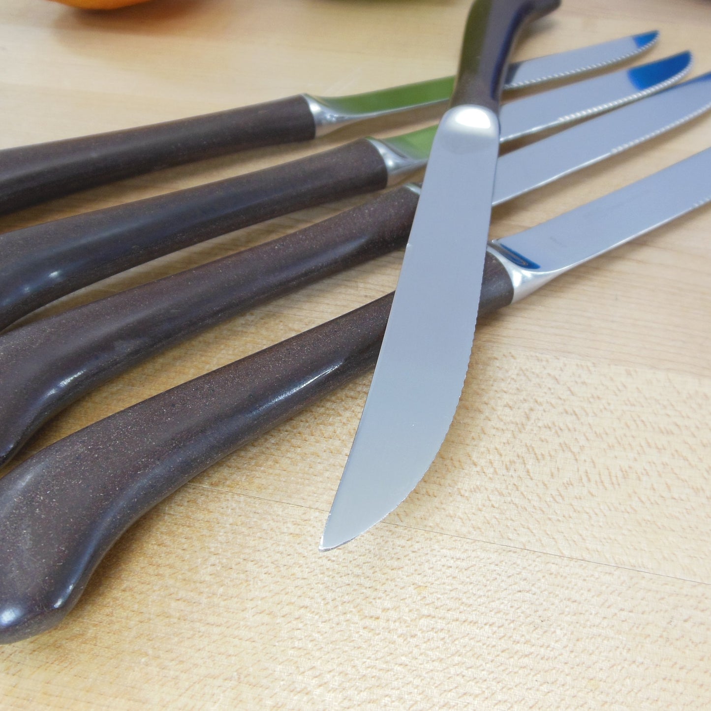Ekco Eterna Stainless Steak Knives Brown Canoe Pistol Handles Serrated