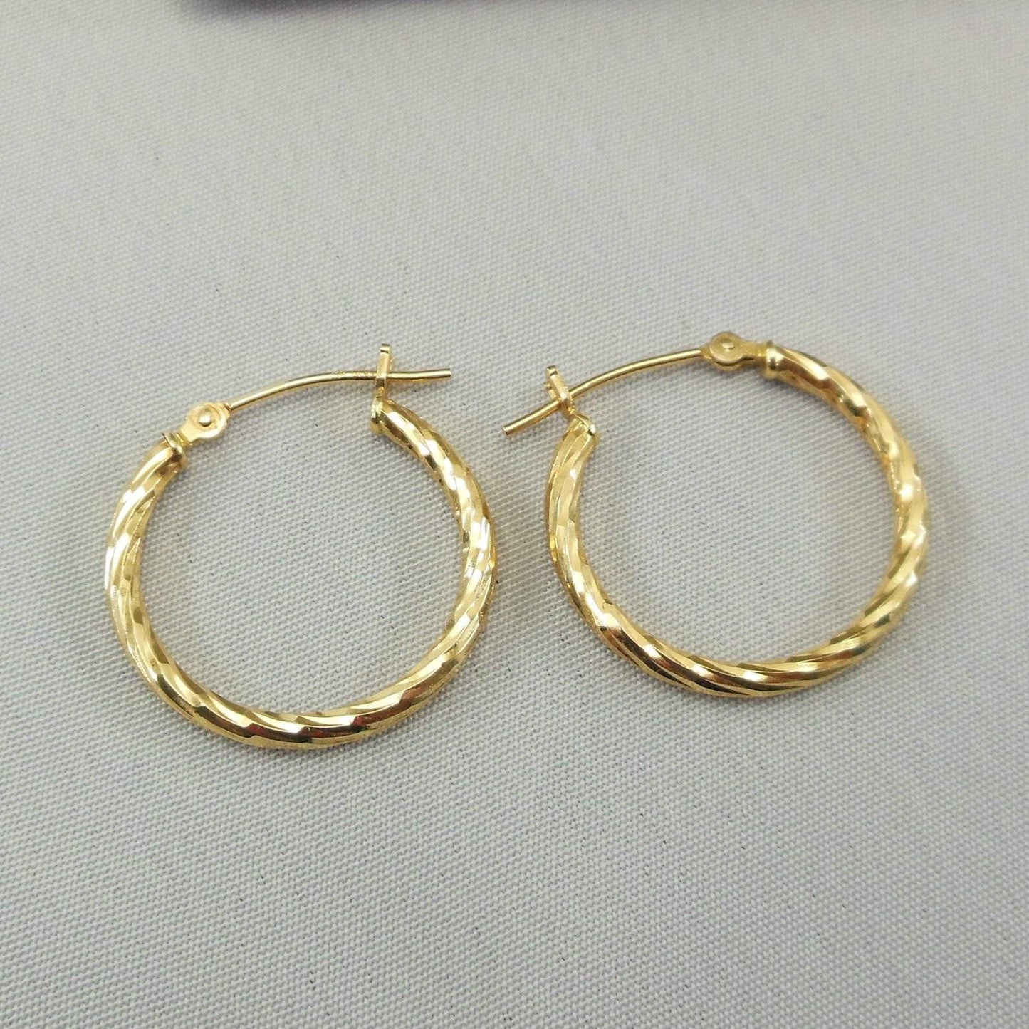 Michael Anthony NY Pair Estate 14K Yellow Gold Hoop Earrings 20 mm 1 Gram Textured