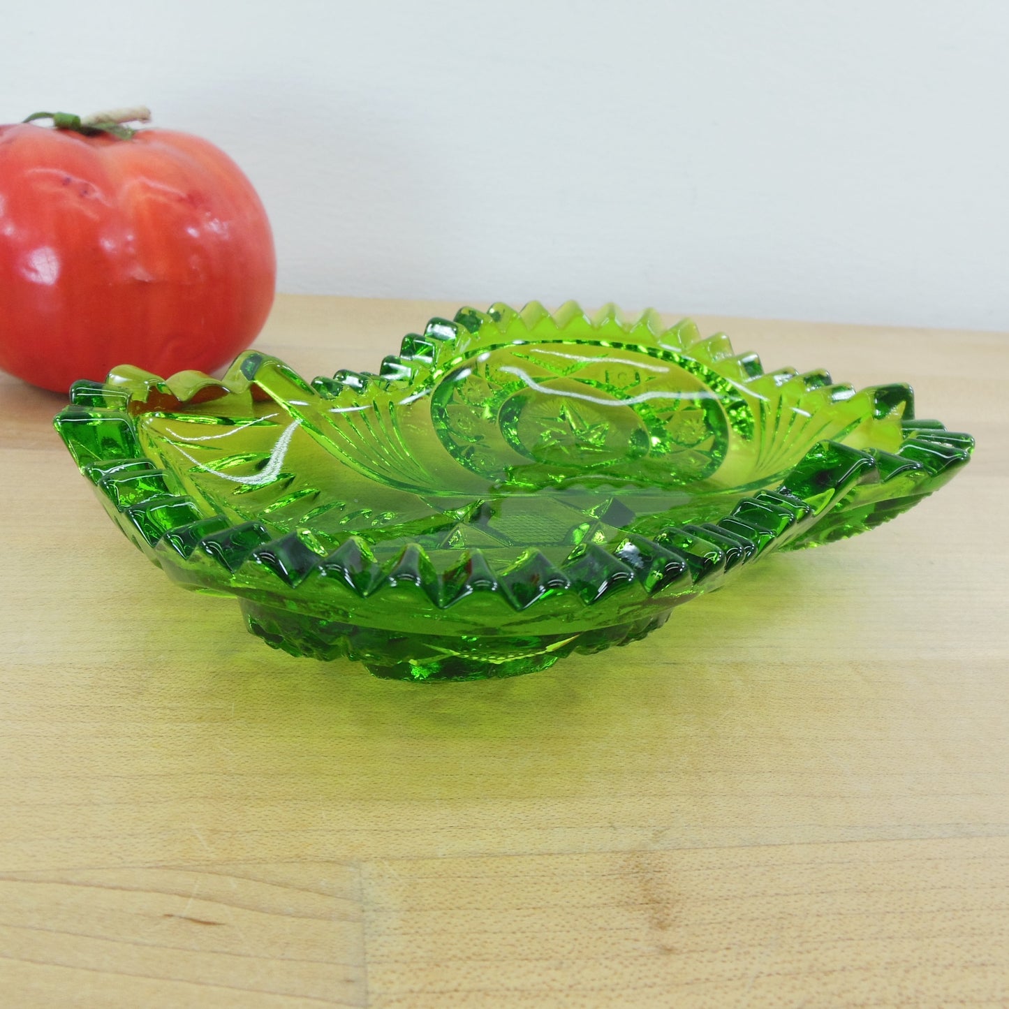 LE Smith Small Pressed Green Glass Ashtray Nut Candy Bowl Saw Tooth Stars Pin Wheel