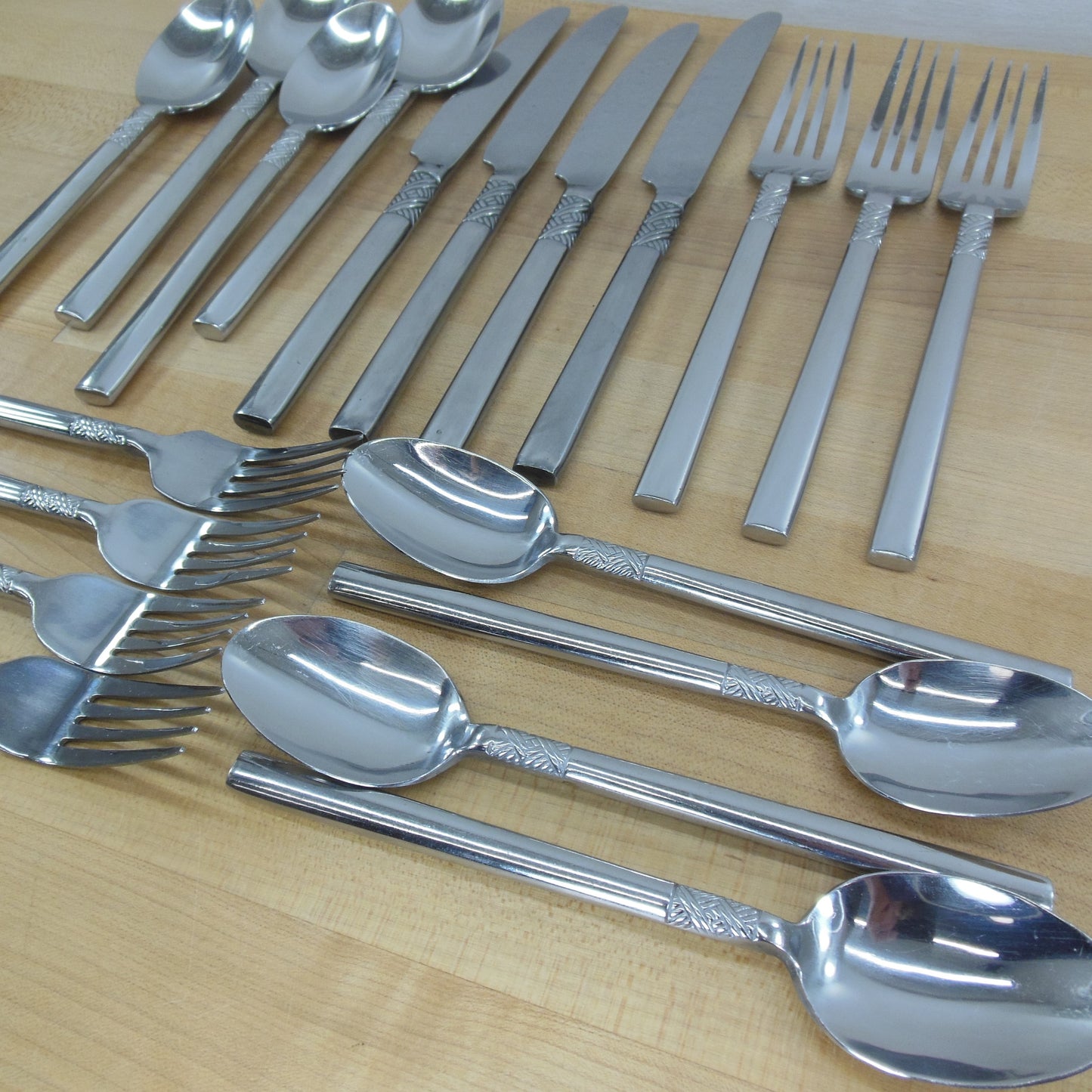 Hampton Silversmiths Stainless HSV175 Flatware Basket Weave Band 19 Pieces used