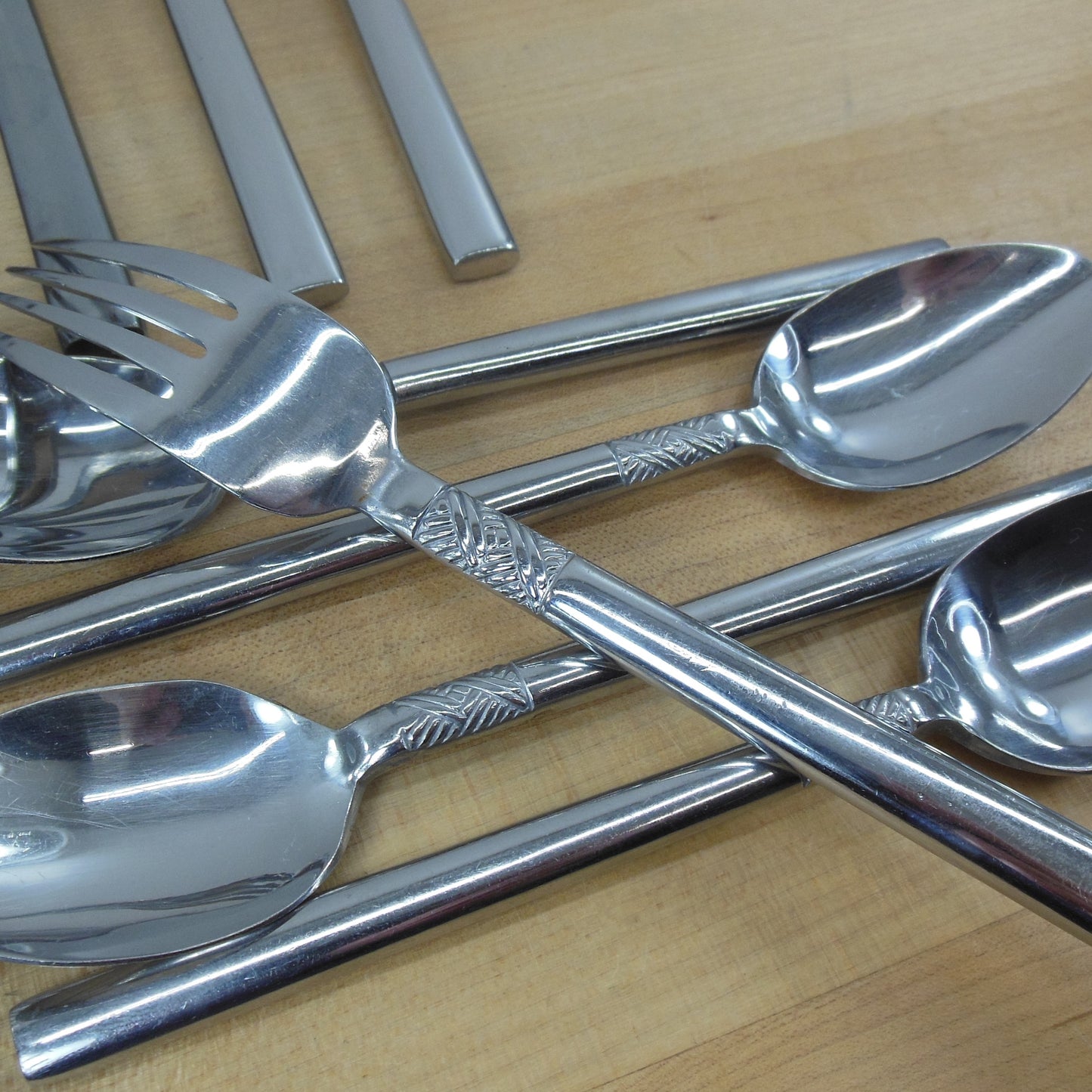 Hampton Silversmiths Stainless HSV175 Flatware Basket Weave Band 19 Pieces teaspoon