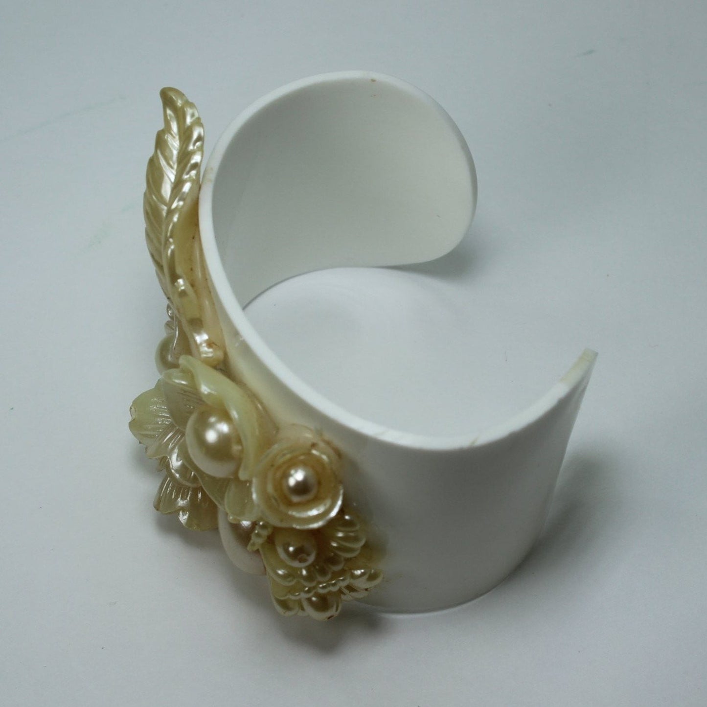 Vintage Cuff Bracelet Pearlized Flowers Dimensional White