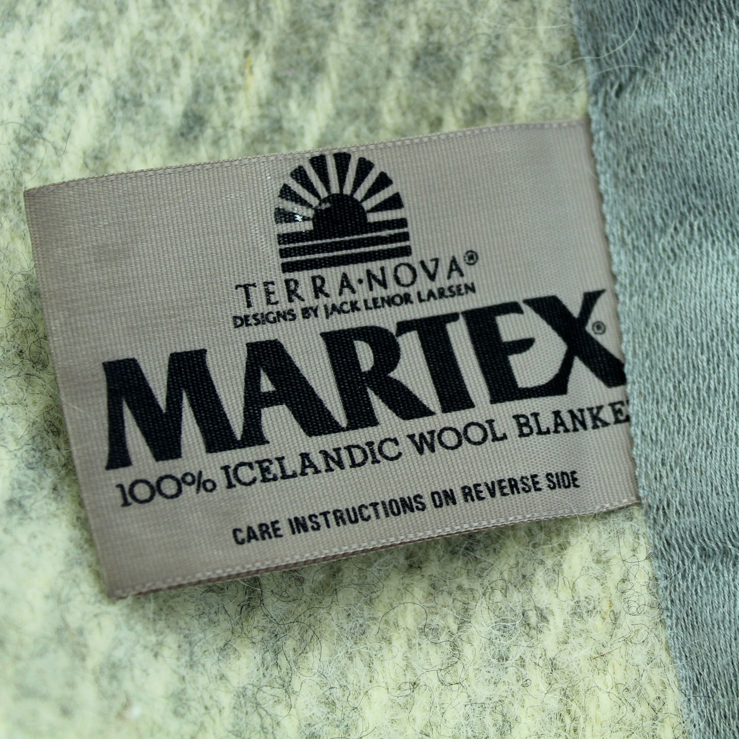 Jack Lenor Larsen Icelandic Wool Blanket Martex Terra Nova Collection 1985 Luscious ribbon maker tag