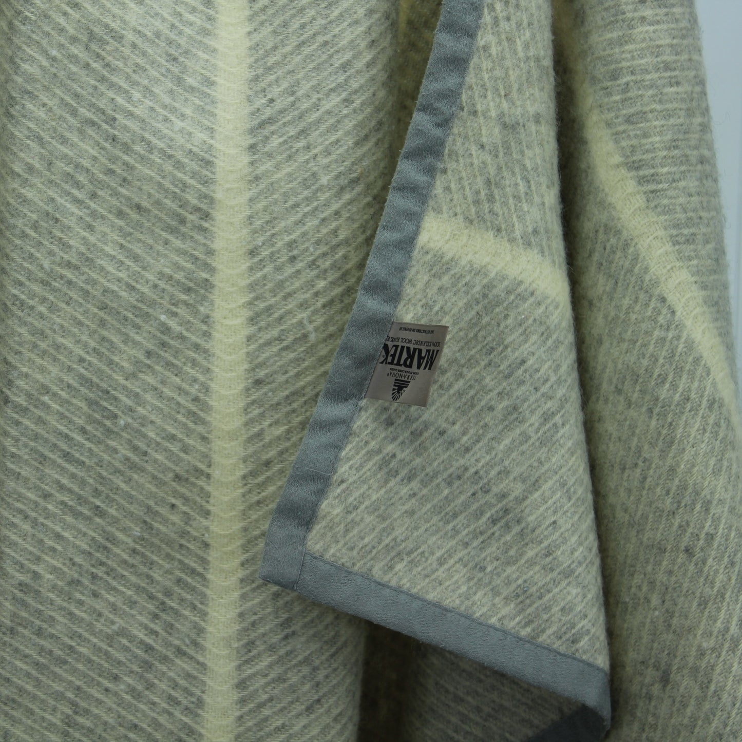 Jack Lenor Larsen Icelandic Wool Blanket Martex Terra Nova Collection 1985 Luscious shows reverse of blanket