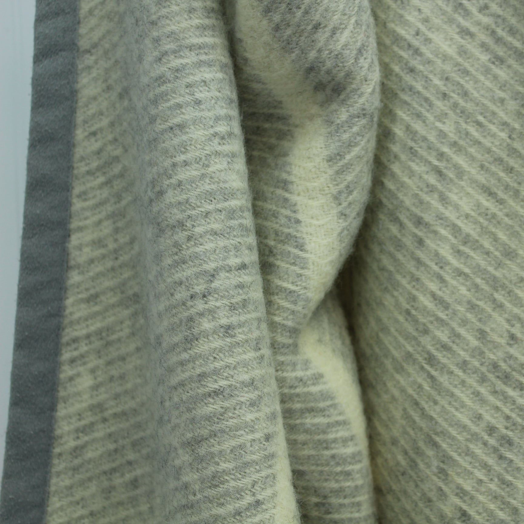 Jack Lenor Larsen Icelandic Wool Blanket Martex Terra Nova Collection 1985 Luscious lovely textile