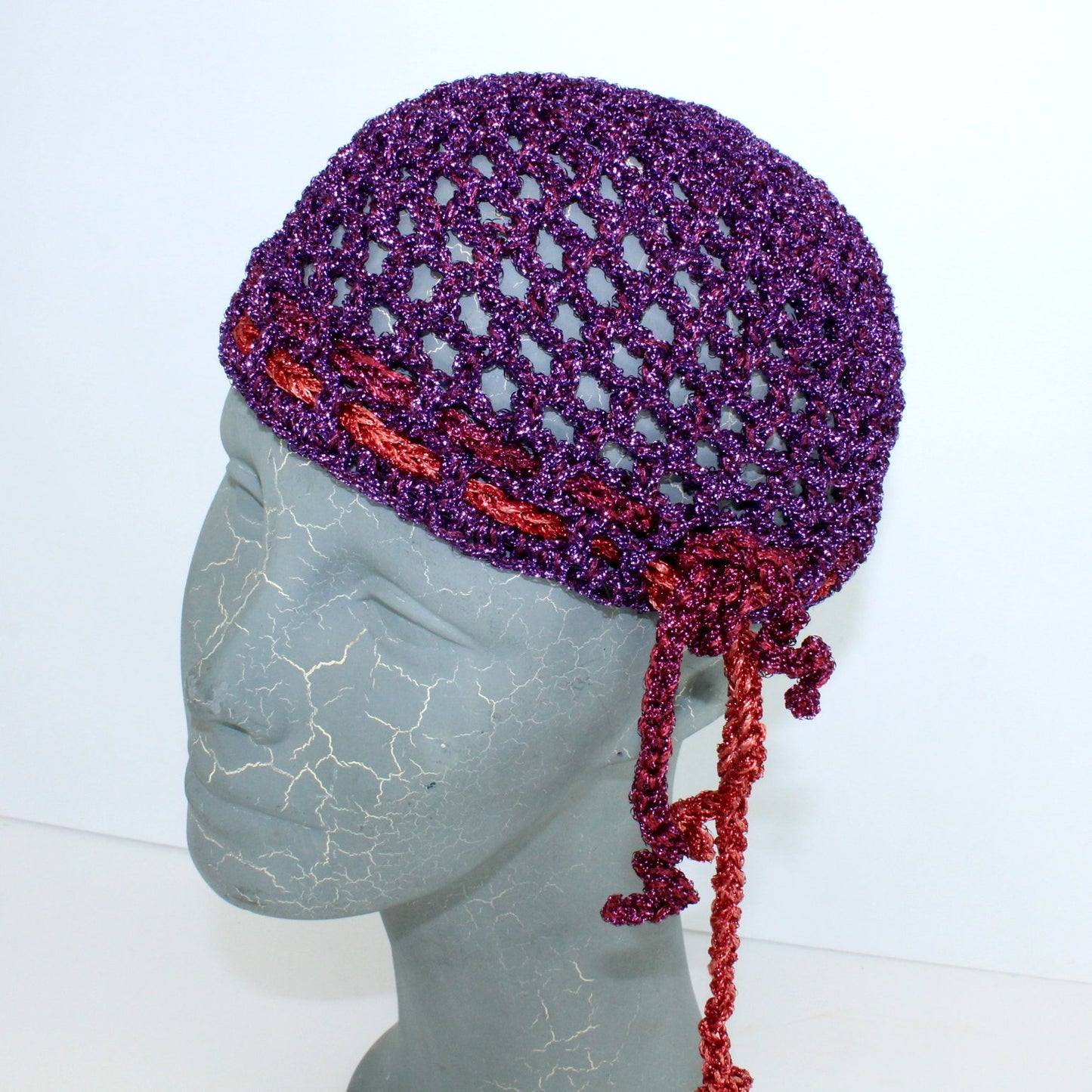 Sparkling Metallic Yarn Cloche Purple Peachy Cranberry closeup cloche