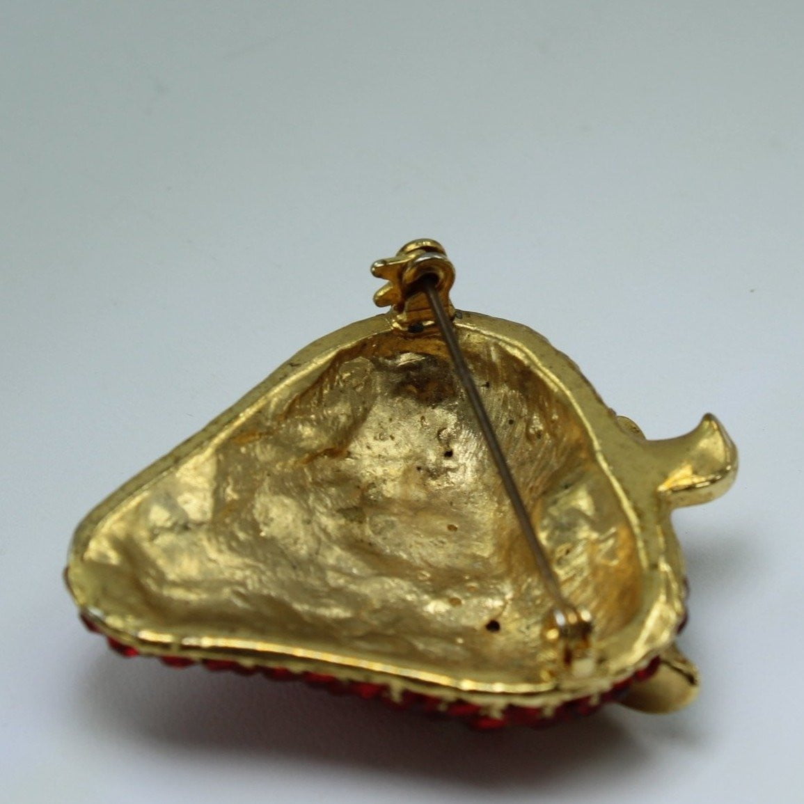 Unmarked Crystal Strawberry Pin Brooch - Red Crystals Green Enamel Leaves Gold Tone