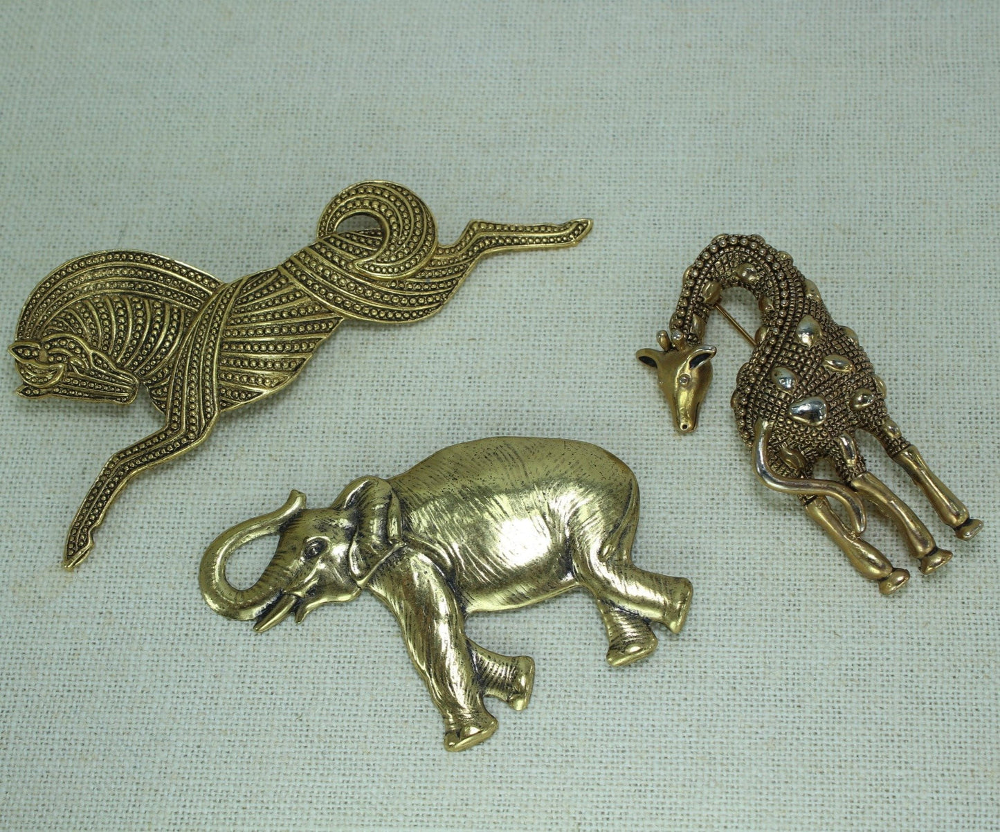 Animal Vintage Pins Lot 3 Unique Giraffe Stylized Horse Elephant from Estates collectibles