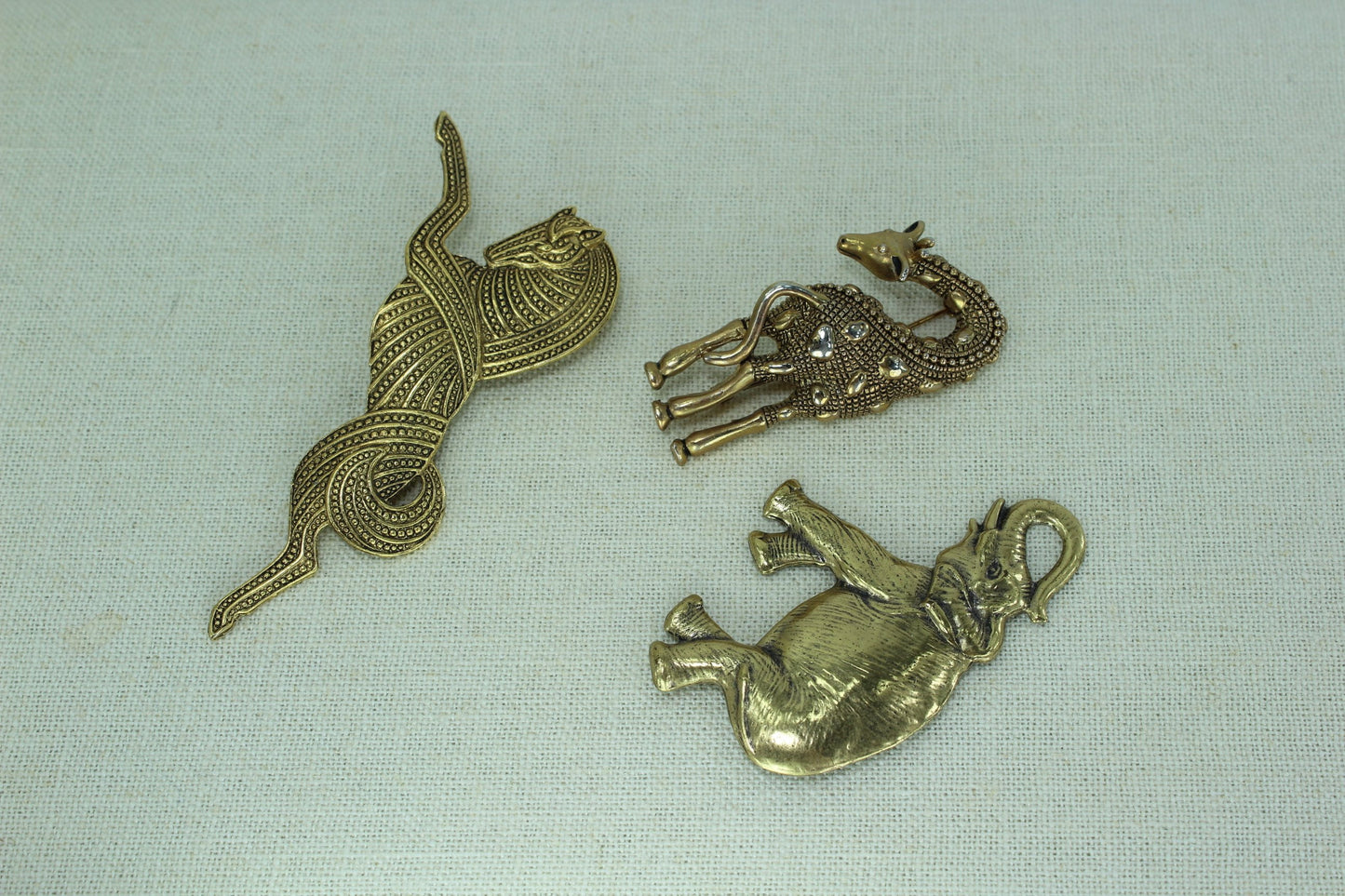 Animal Vintage Pins Lot 3 Unique Giraffe Stylized Horse Elephant from Estates unusual