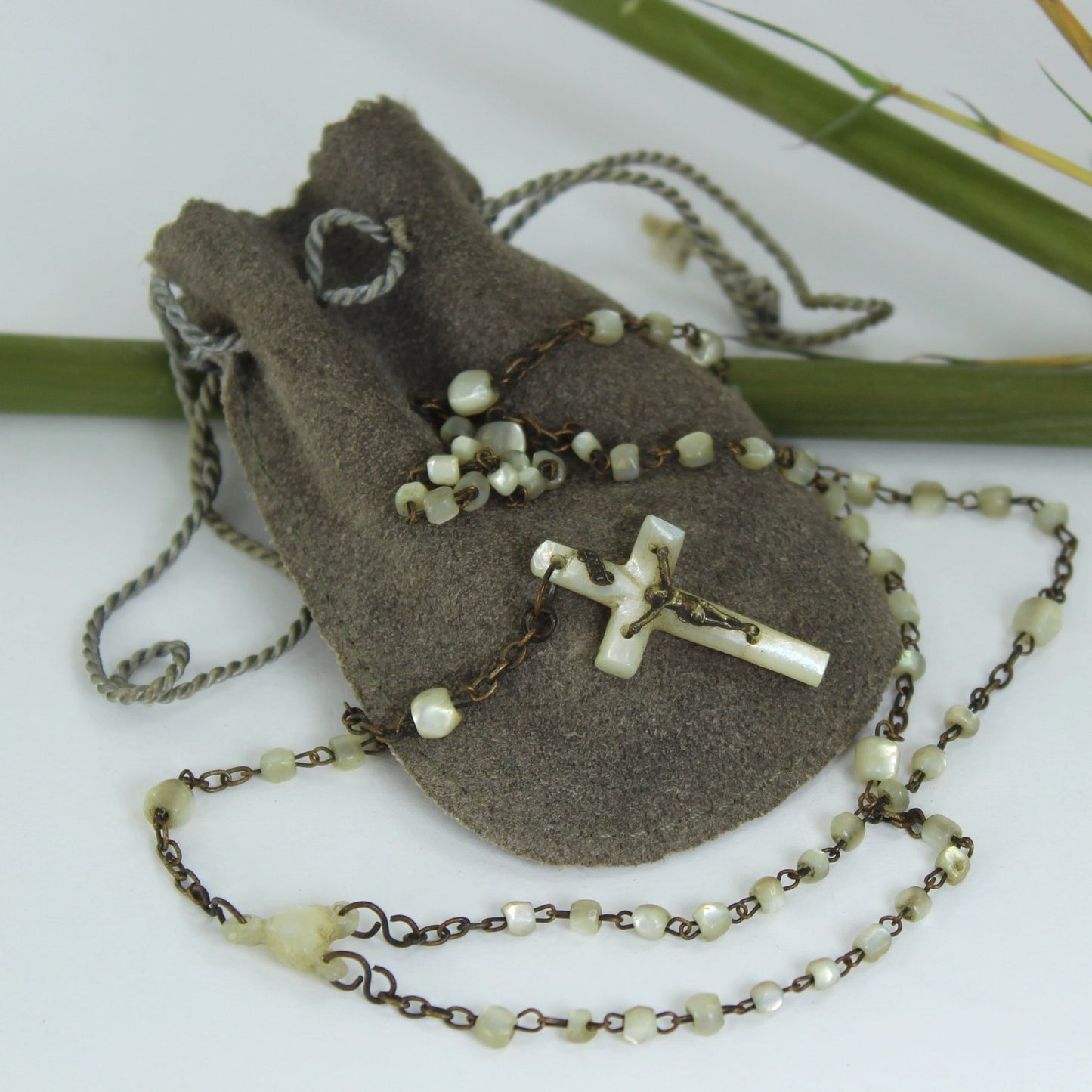 Rosary Mother of Pearl Cross Beads 1950s leather bag