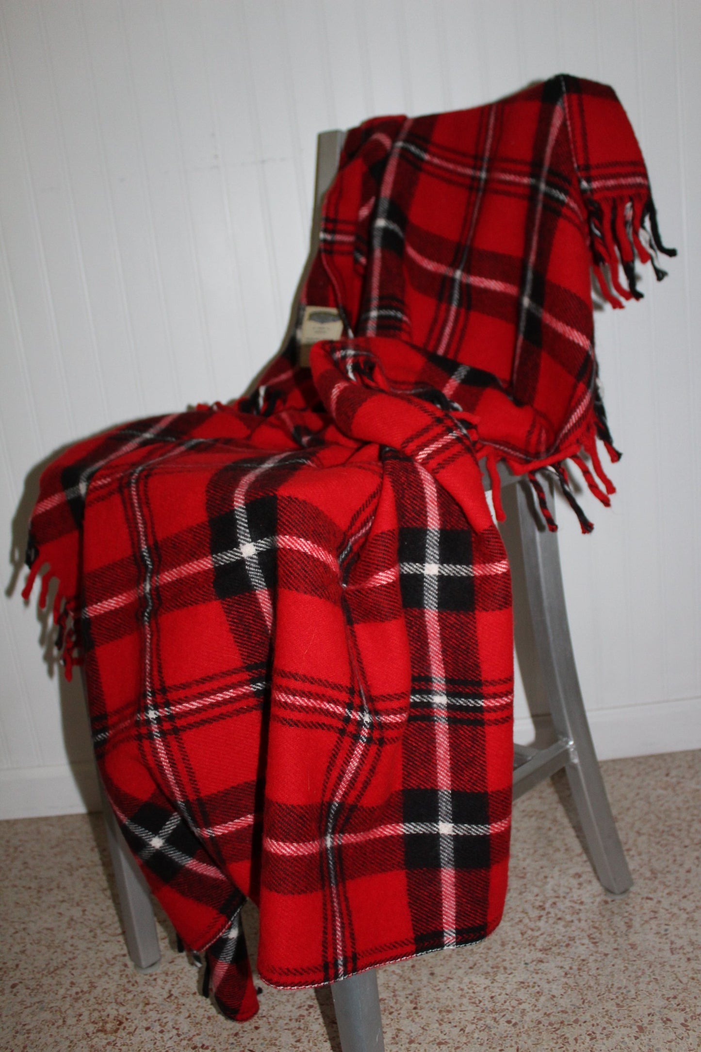 Faribo Acrylic Throw Red Black Plaid Fringed All Season blanket washable