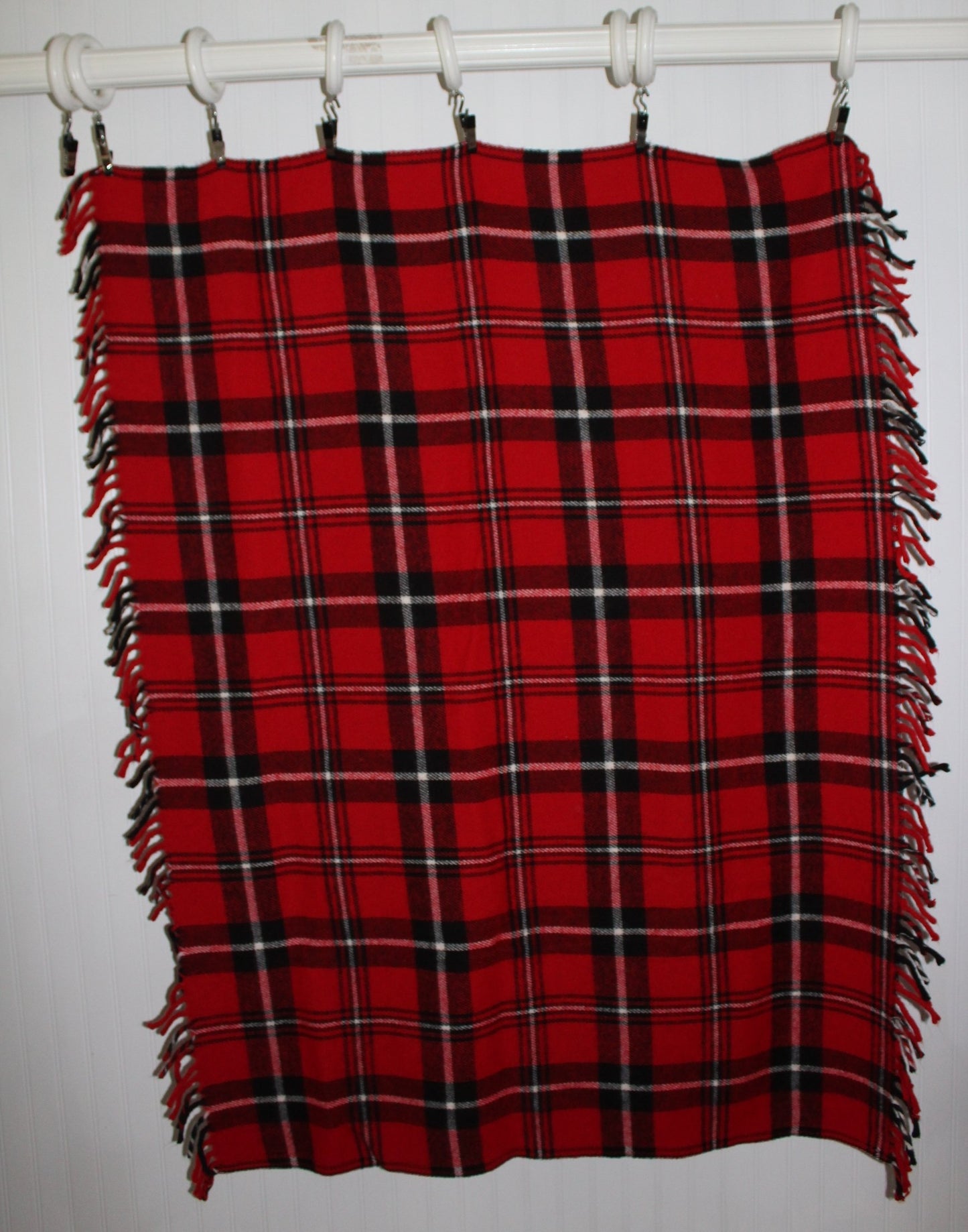 Faribo Acrylic Throw Red Black Plaid Fringed All Season blanket stadium
