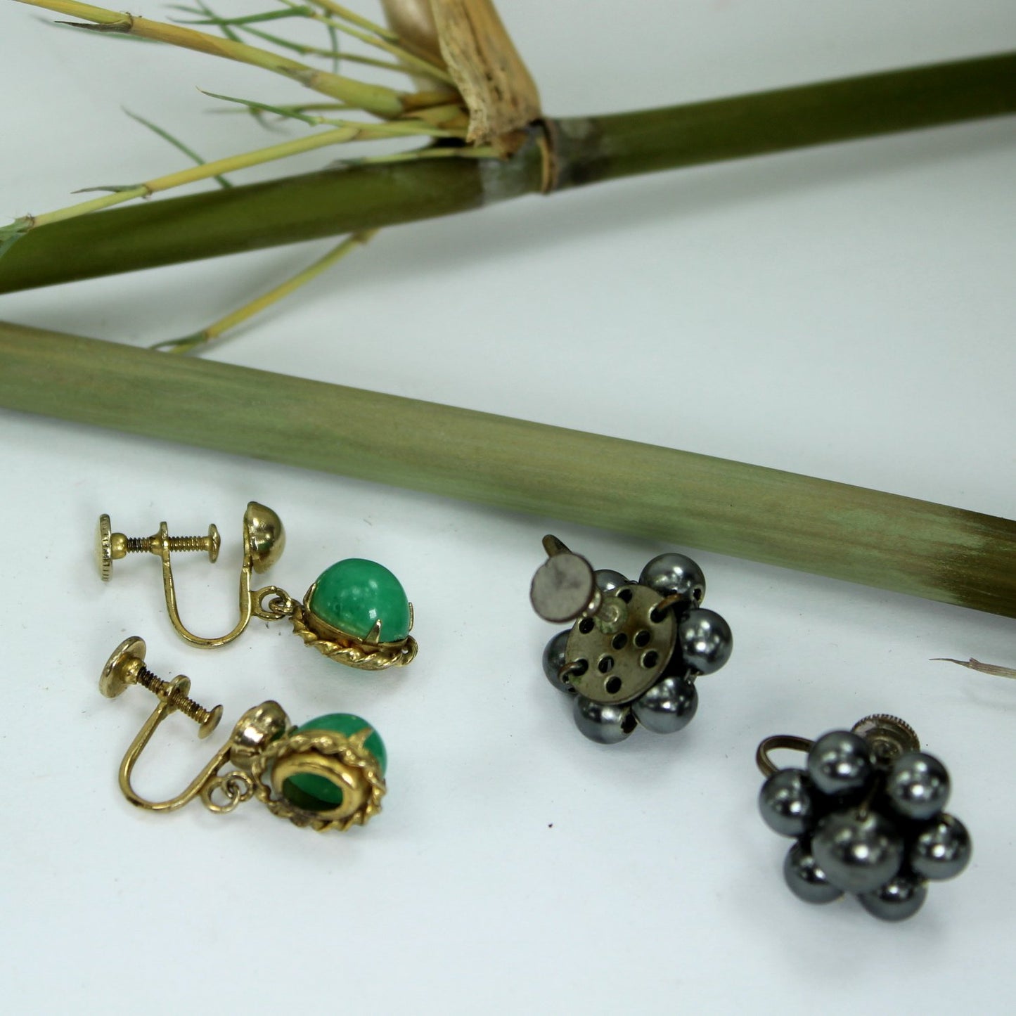Collection 2 Pairs Screw Back Earrings Jade Wired Black Pearl backs of earrings