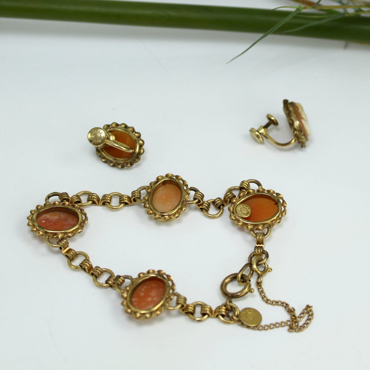 Matching Set CC Curtman Link Cameo Bracelet Earrings 1950s Uncas reverse side of bracelet logos for maker