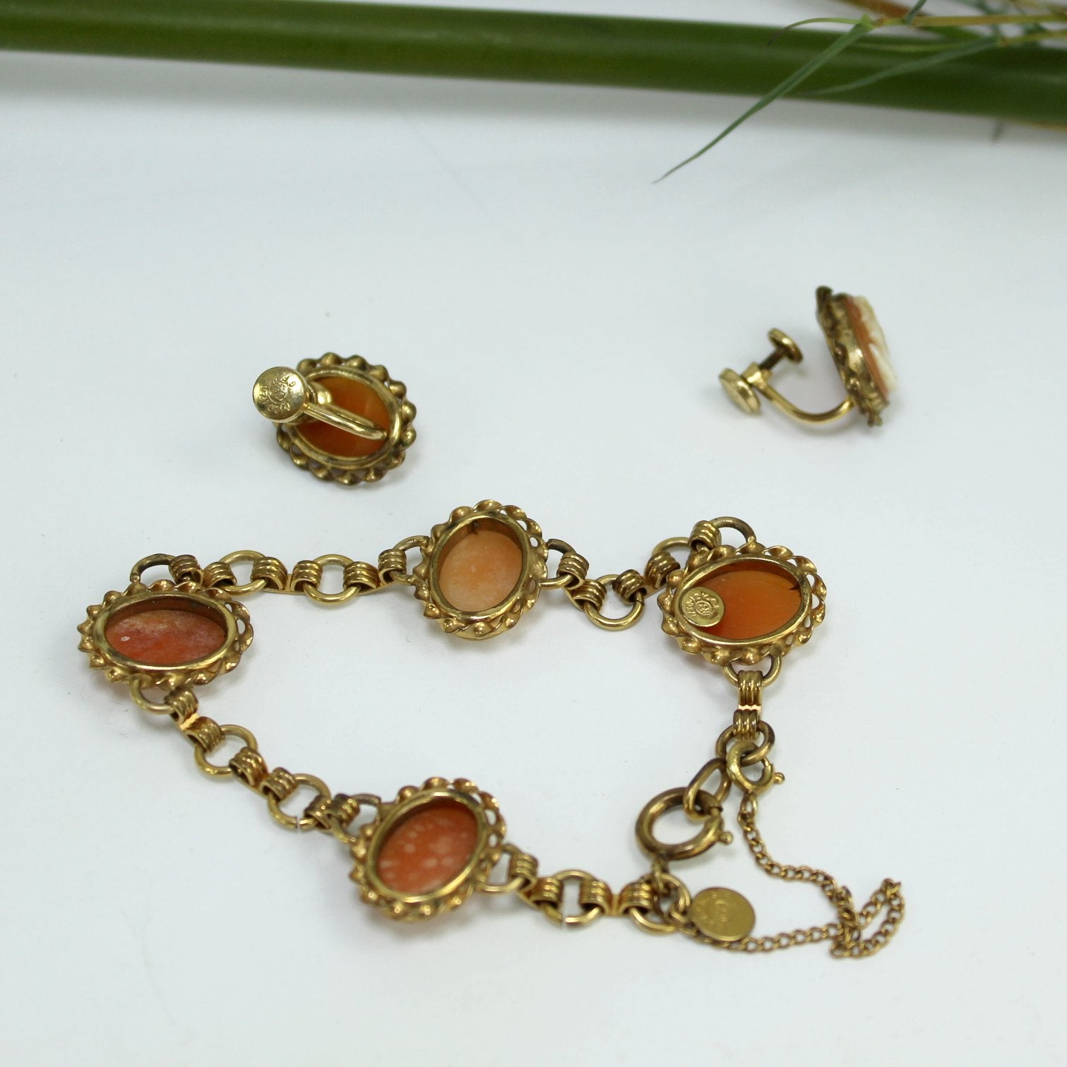 Matching Set CC Curtman Link Cameo Bracelet Earrings 1950s Uncas reverse side of bracelet logos for maker