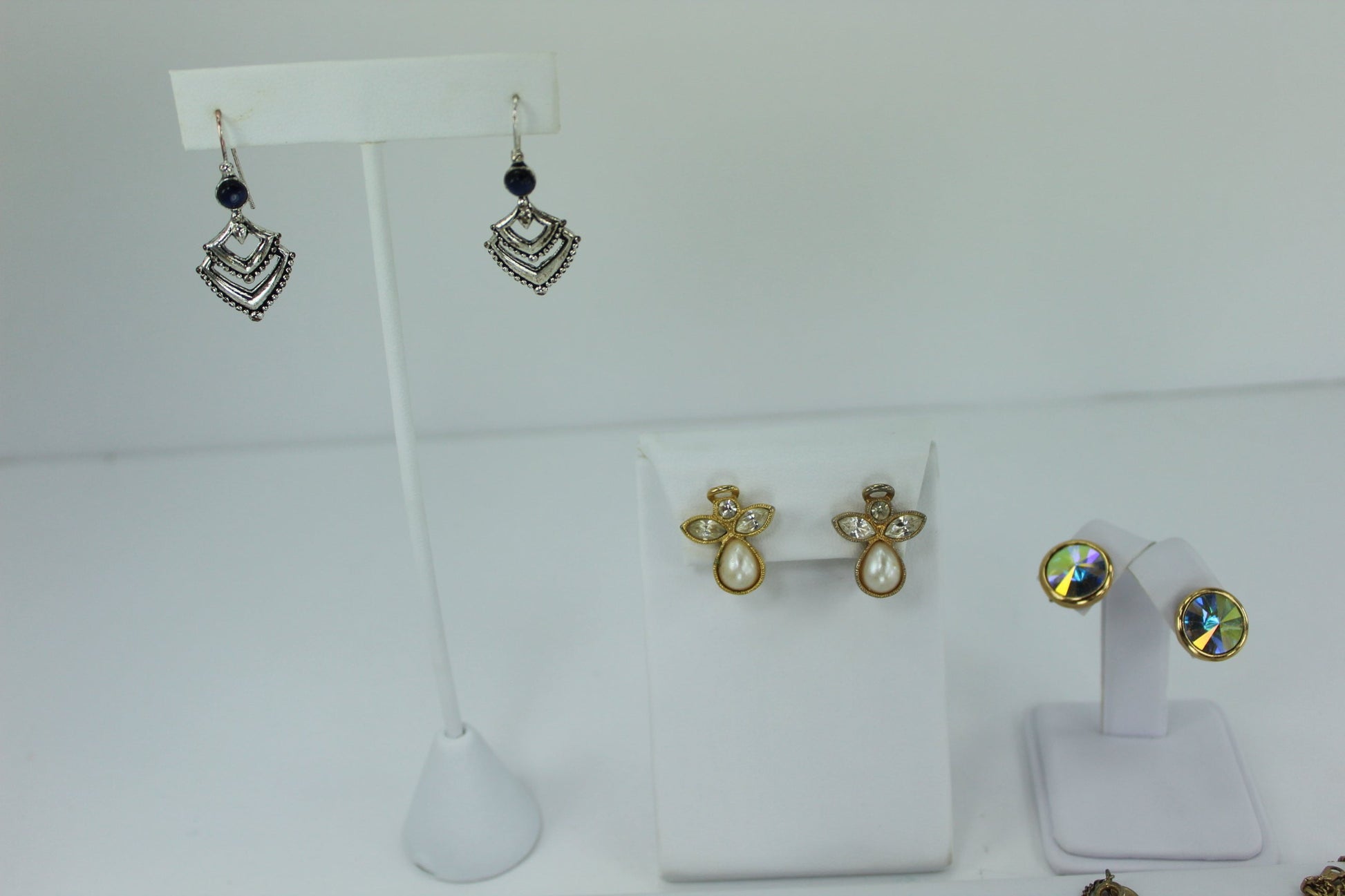 Vintage AVON Jewelry Lot 17 Pieces Wearables Resales Necklaces Bracelet Pins ER angel