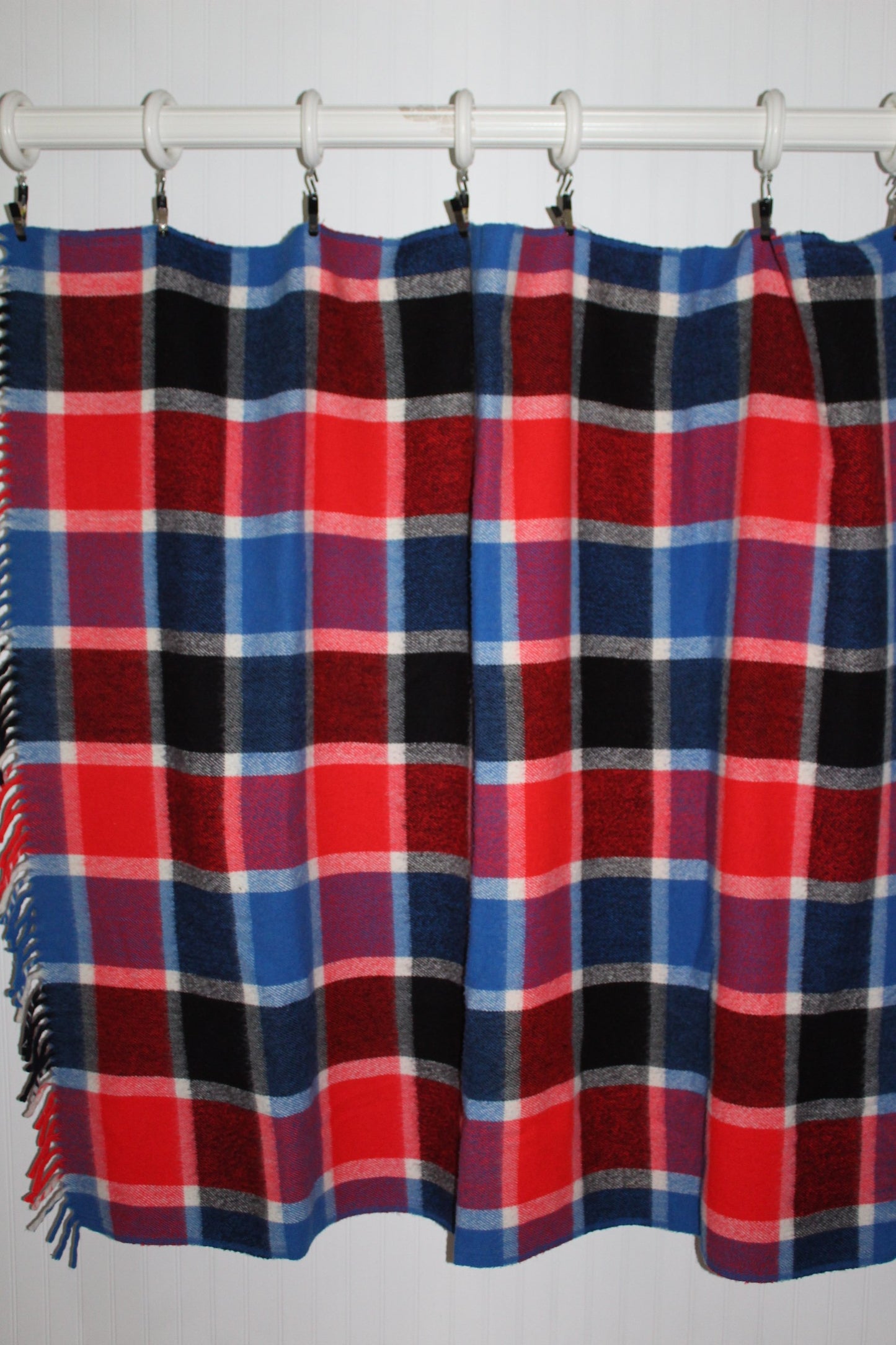 Faribo Plaid Throw Fluff Loomed All Season Red White Blue 52" X 60" soft