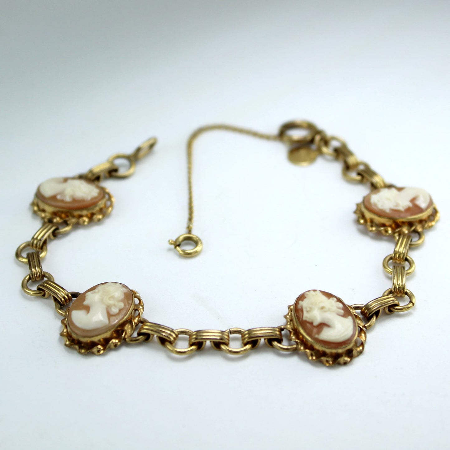 Matching Set CC Curtman Link Cameo Bracelet Earrings 1950s Uncas photo bracelet showing dimensional view