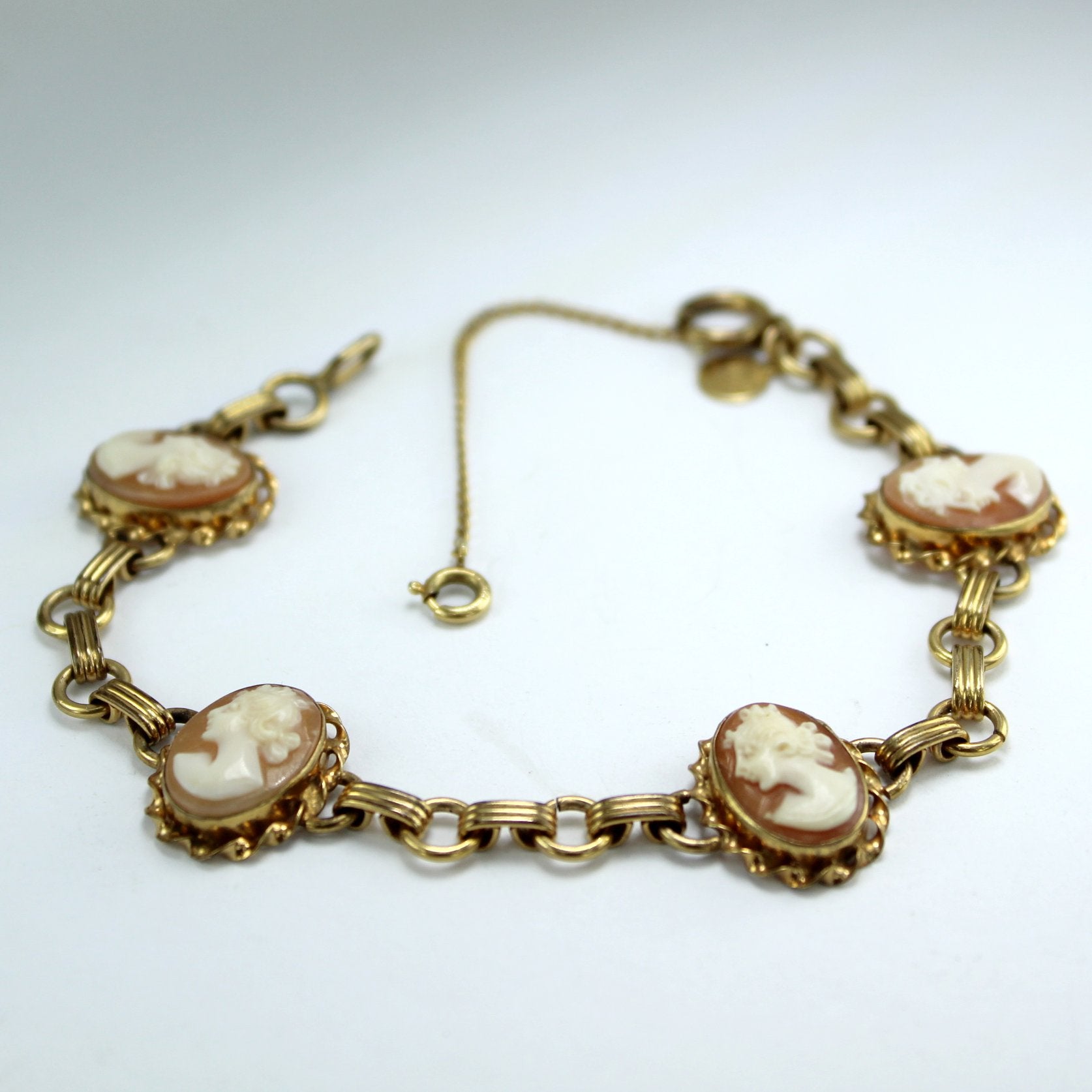 Matching Set CC Curtman Link Cameo Bracelet Earrings 1950s Uncas photo bracelet showing dimensional view