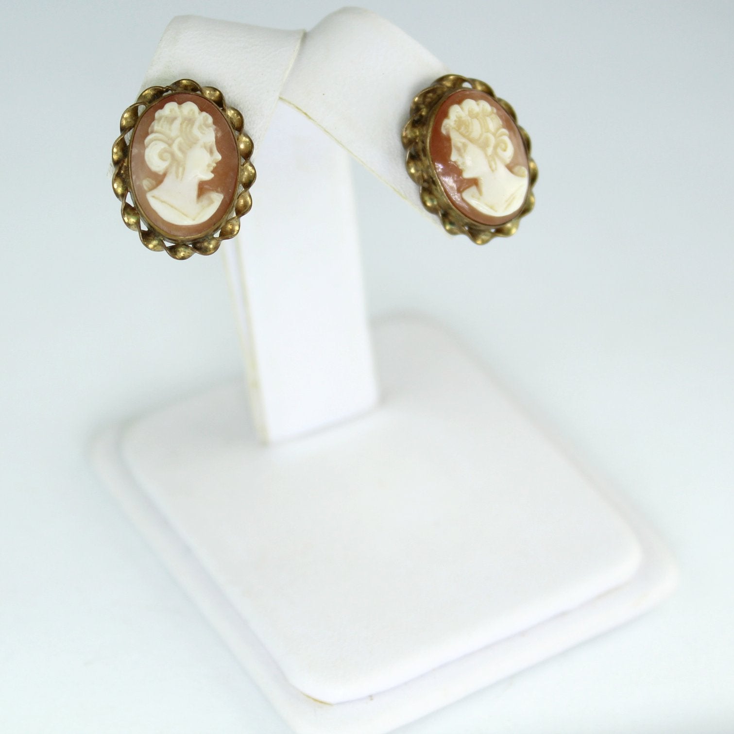 Matching Set CC Curtman Link Cameo Bracelet Earrings 1950s Uncas photo earrings
