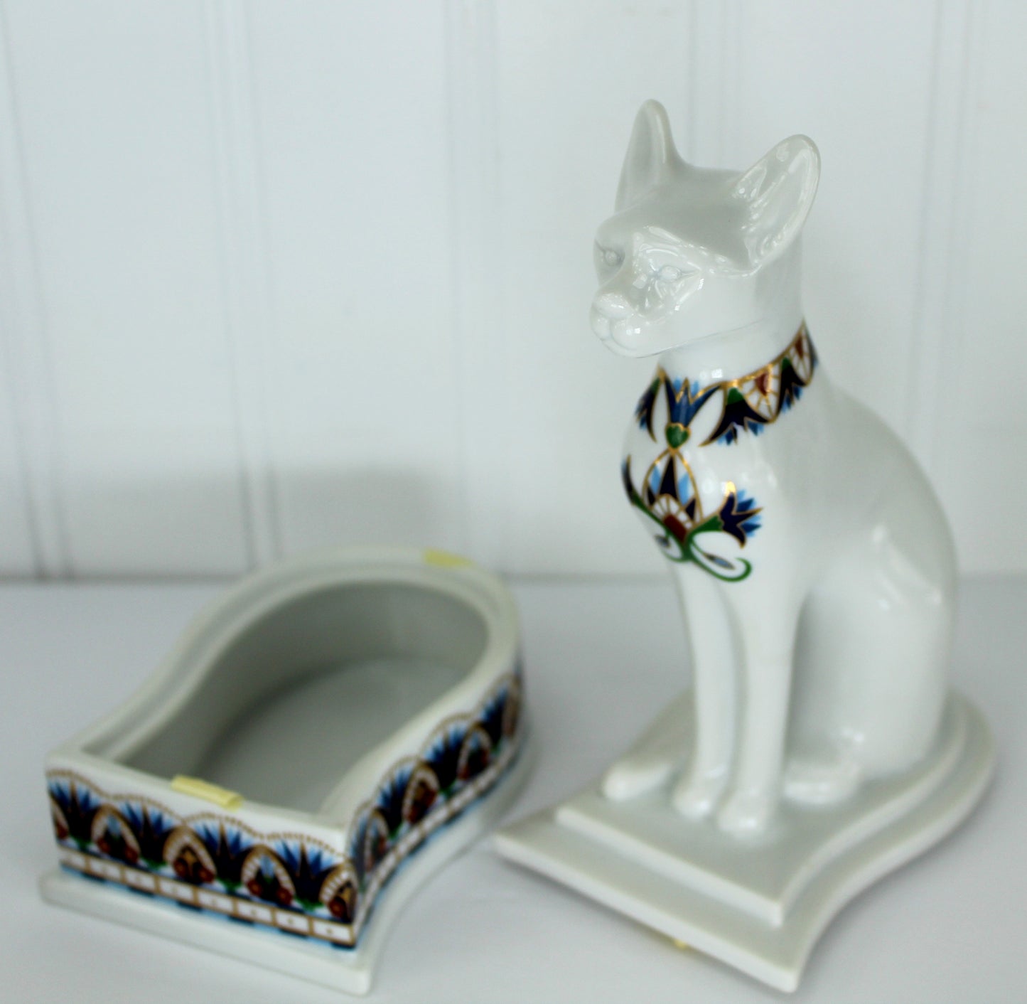 Vintage 1982 Treasures of Pharoahs Eliz Arden Collection Cleopatra's Cat Egyptian Design bath decoration collectible