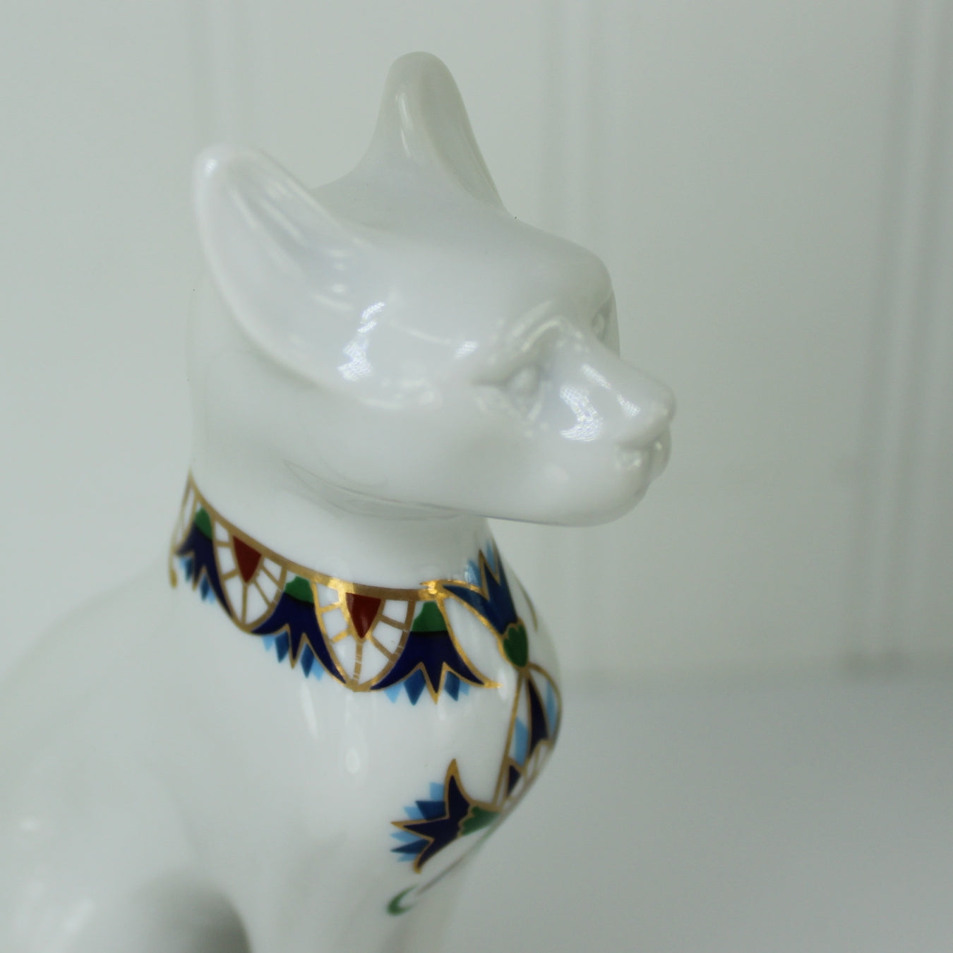Vintage 1982 Treasures of Pharoahs Eliz Arden Collection Cleopatra's Cat Egyptian Design beautiful feline oil jar