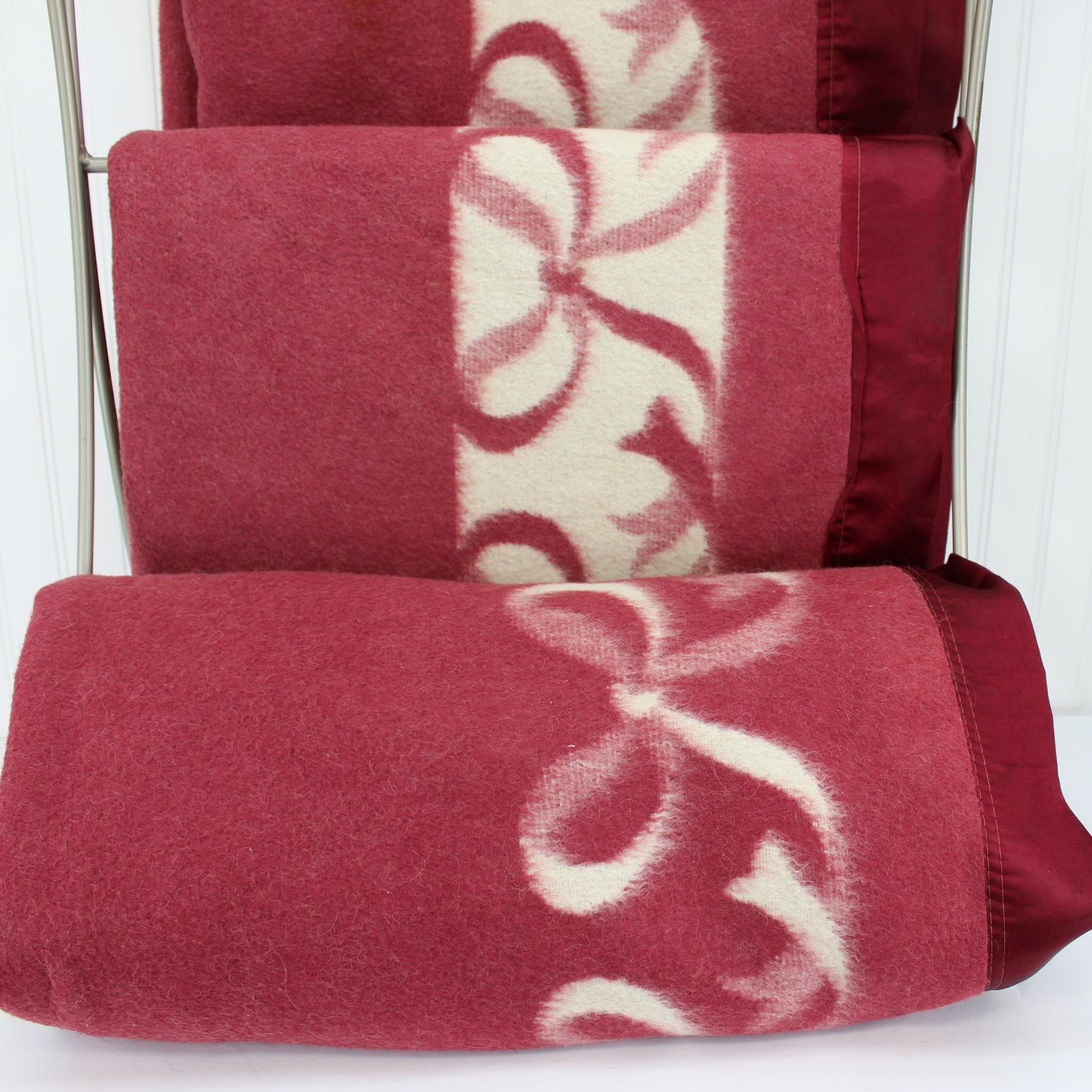 Unusual Pair Blankets Raspberry White Ribbon Design Borders