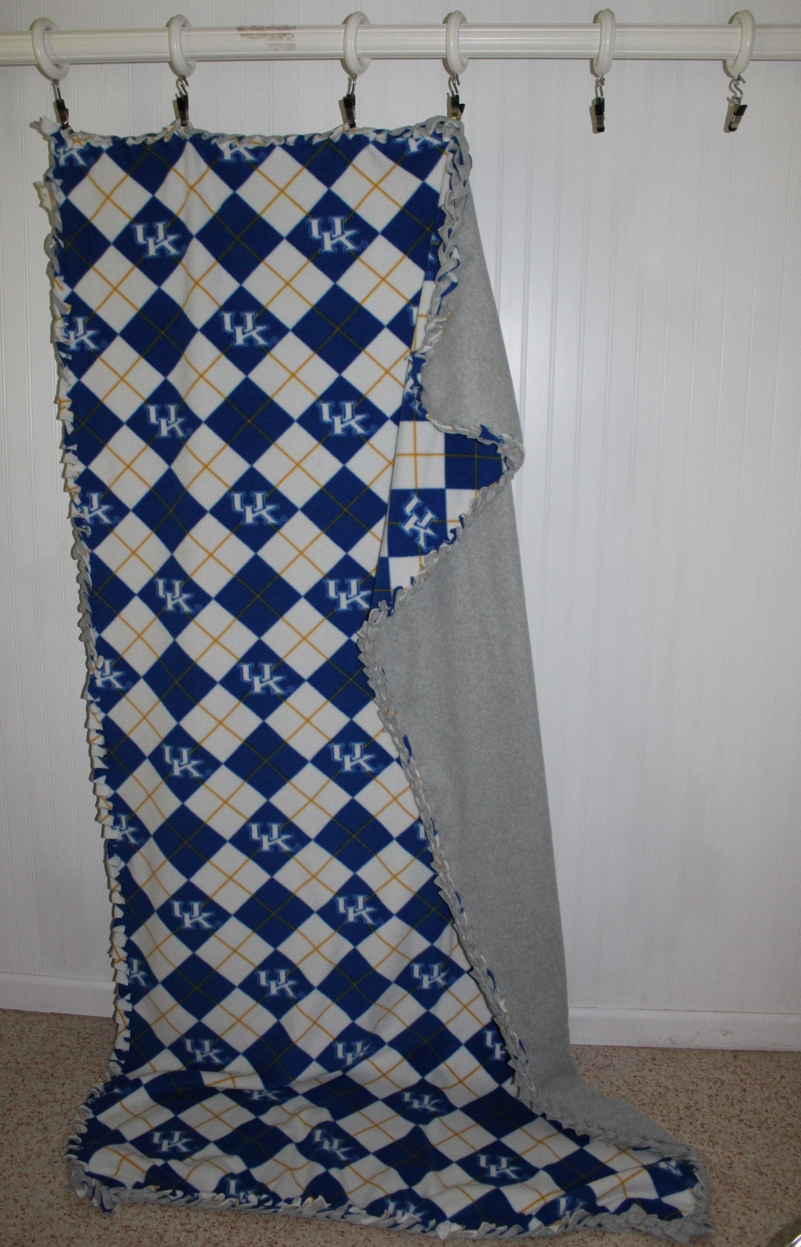 UK University Kentucky Throw Blanket Lined Plush Poly Acrylic Braid Fringe large
