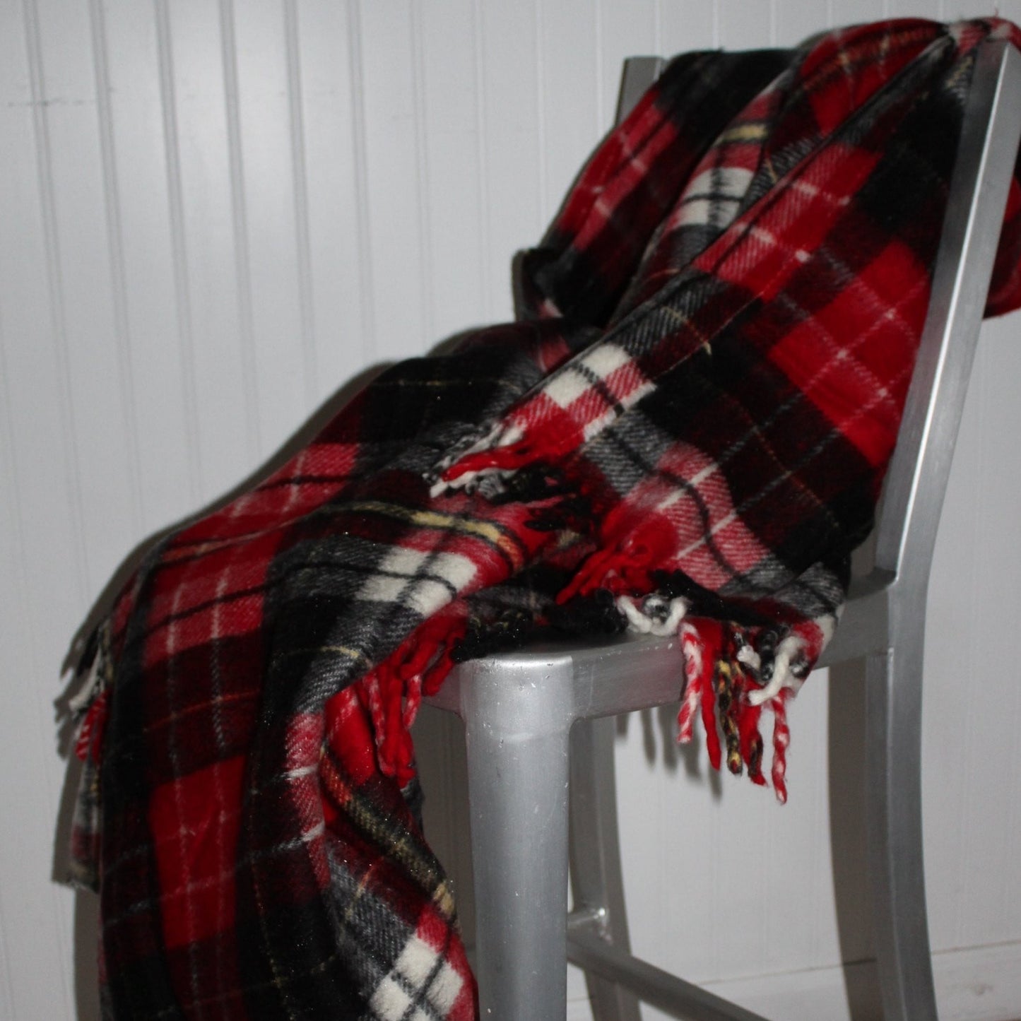 New Acrylic Throw Blanket Smith Johnson Dry Goods Red Plaid 50" X 60" Tag washable