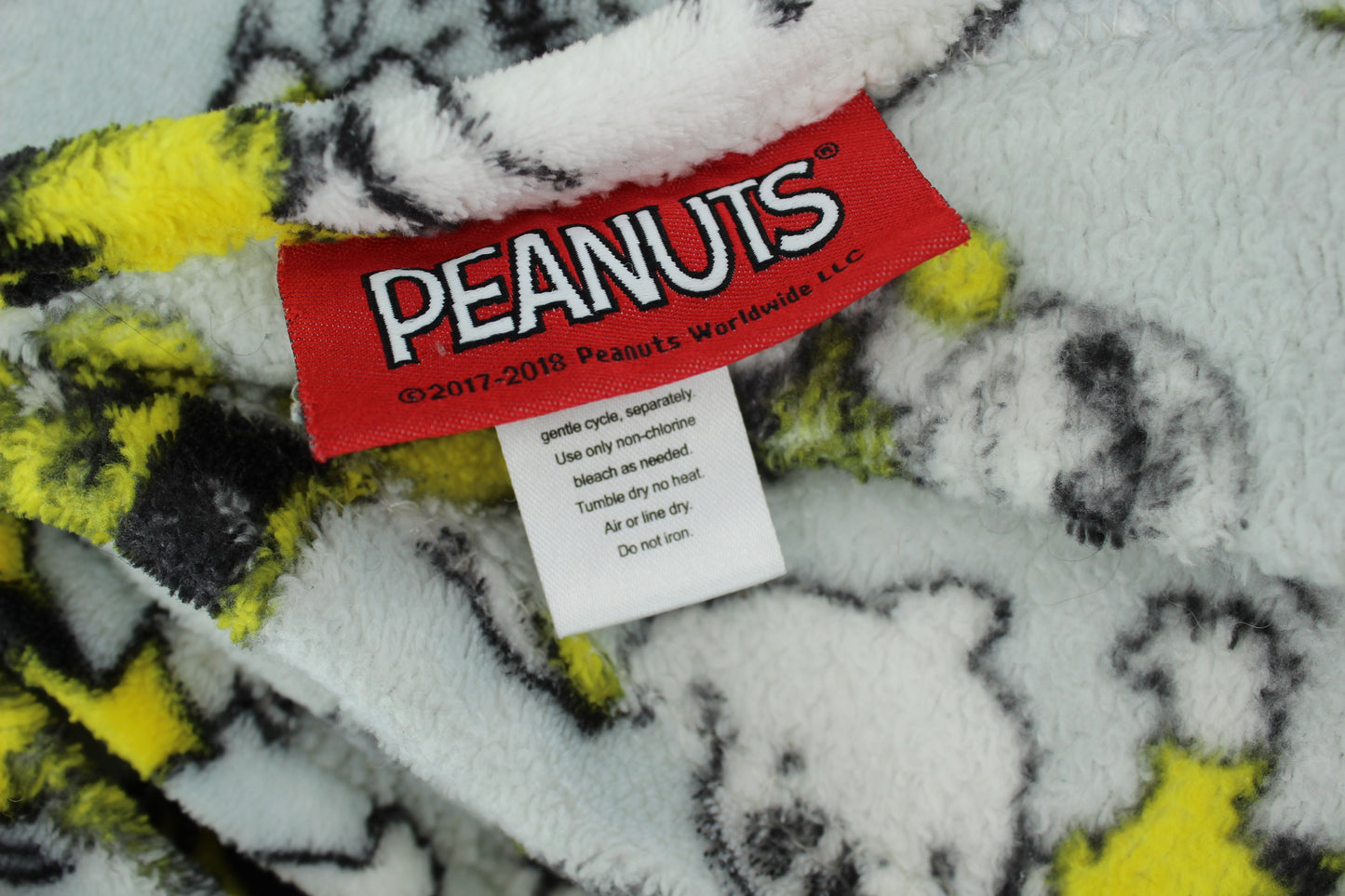 Peanuts Light Blue Polyester Plush Throw Berkshire 2018 - 54" X 75" original tag from maker