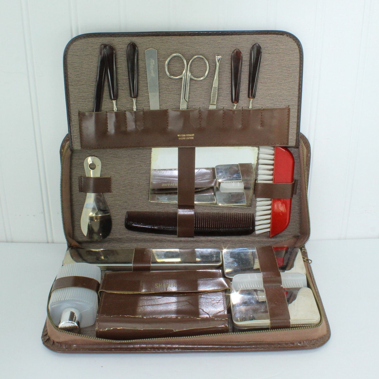 Gentleman's Leather Travel Kit Western Germany Handsome Outfitted Case